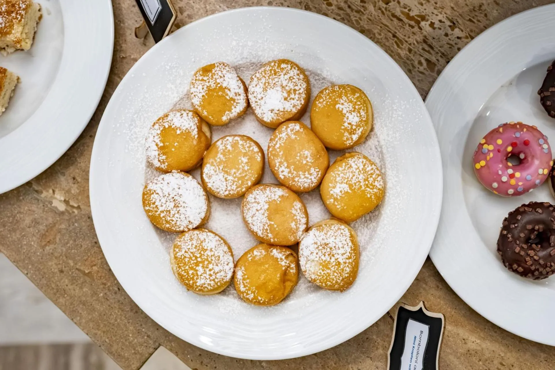 Breakfast in Hotel President - Vintage Hotel in centro