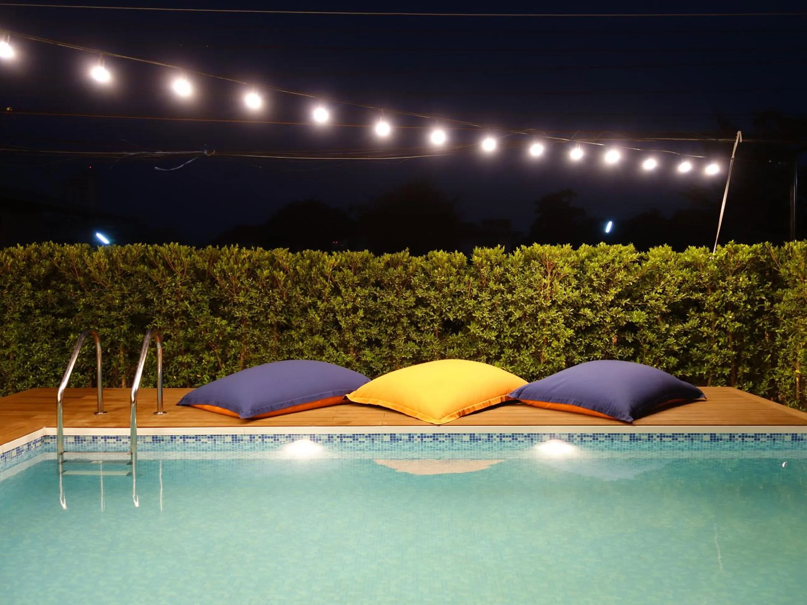 Swimming pool in The Restro