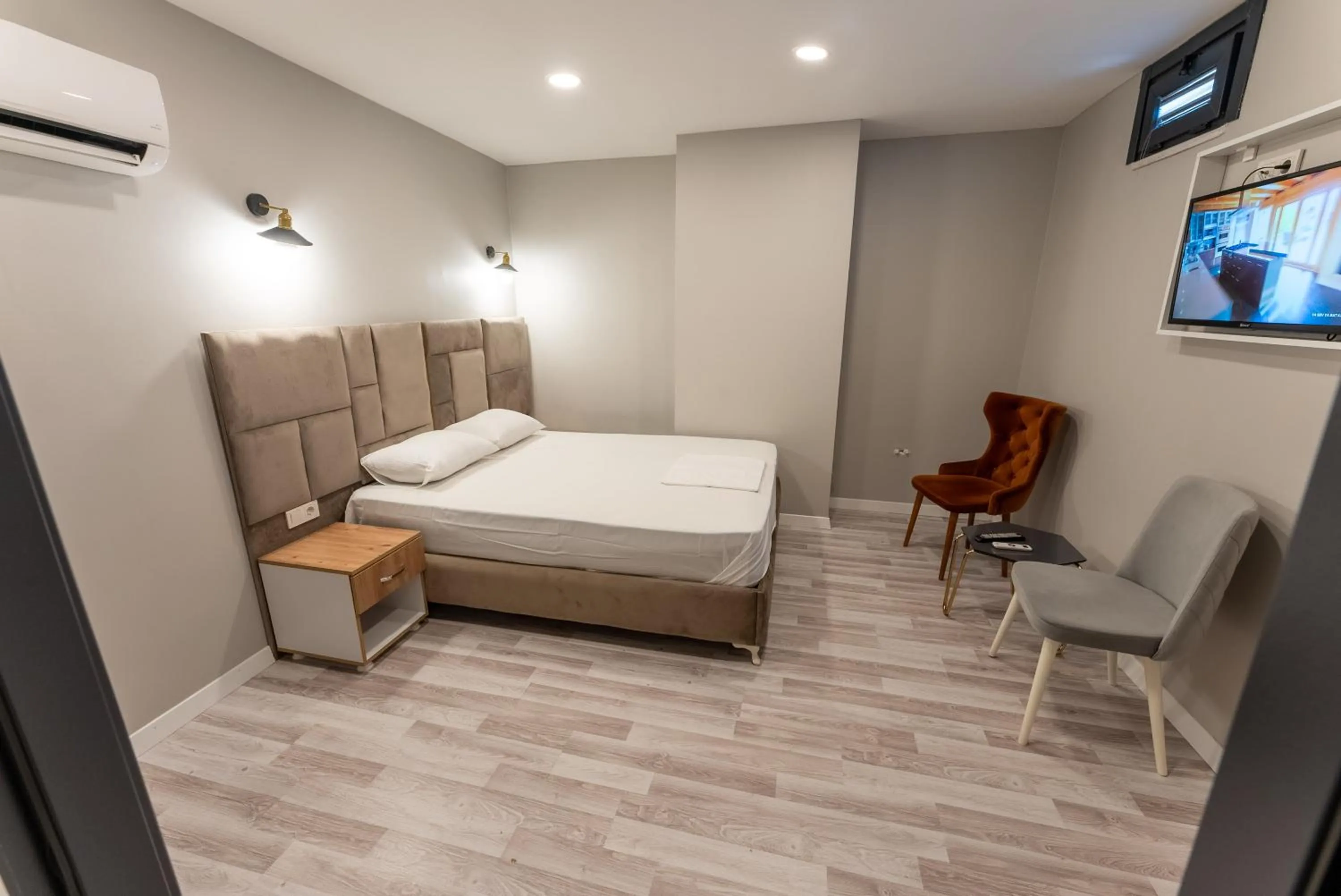 Photo of the whole room in Lacasa Royal Hotel