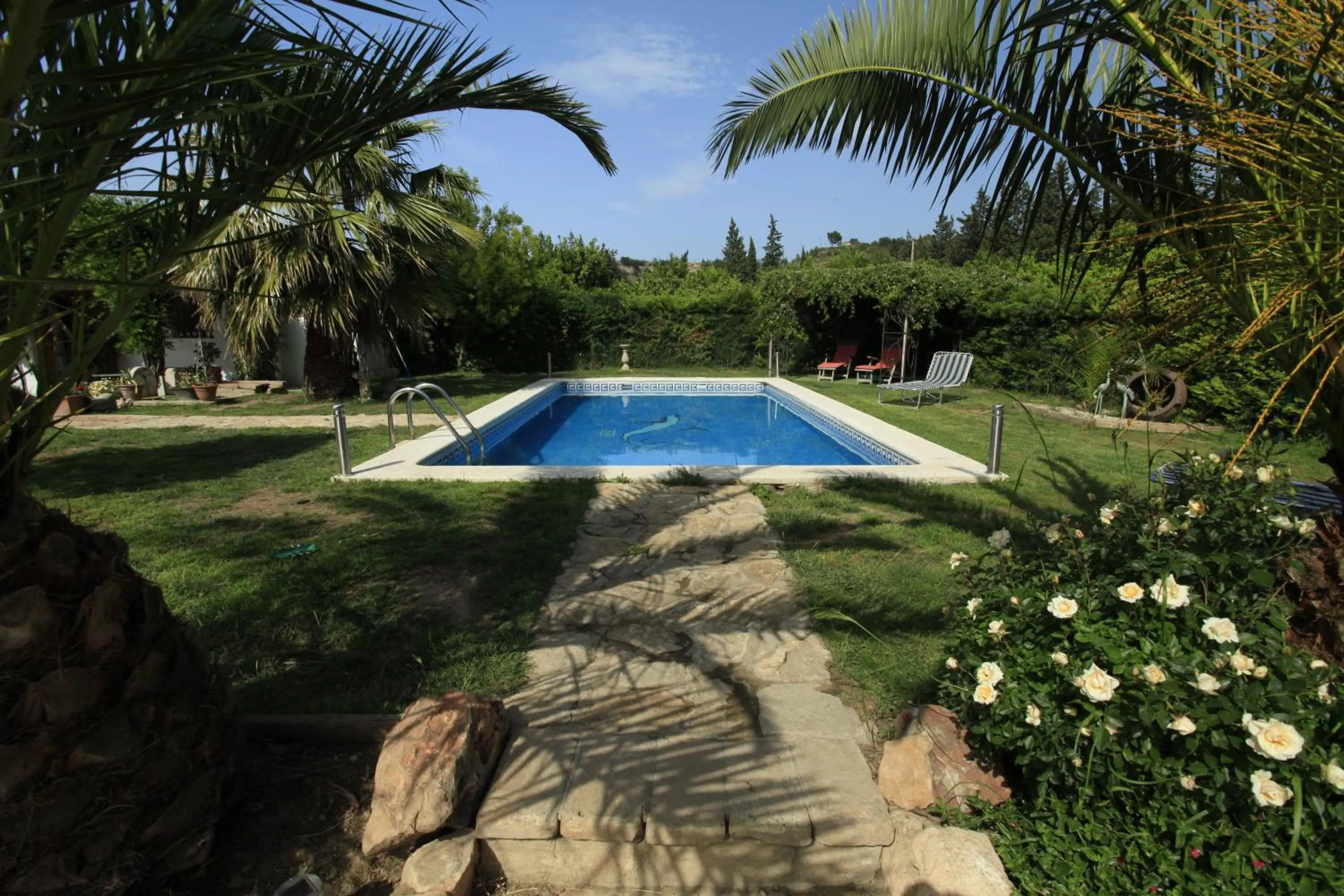 Swimming pool in River Ebro Holidays