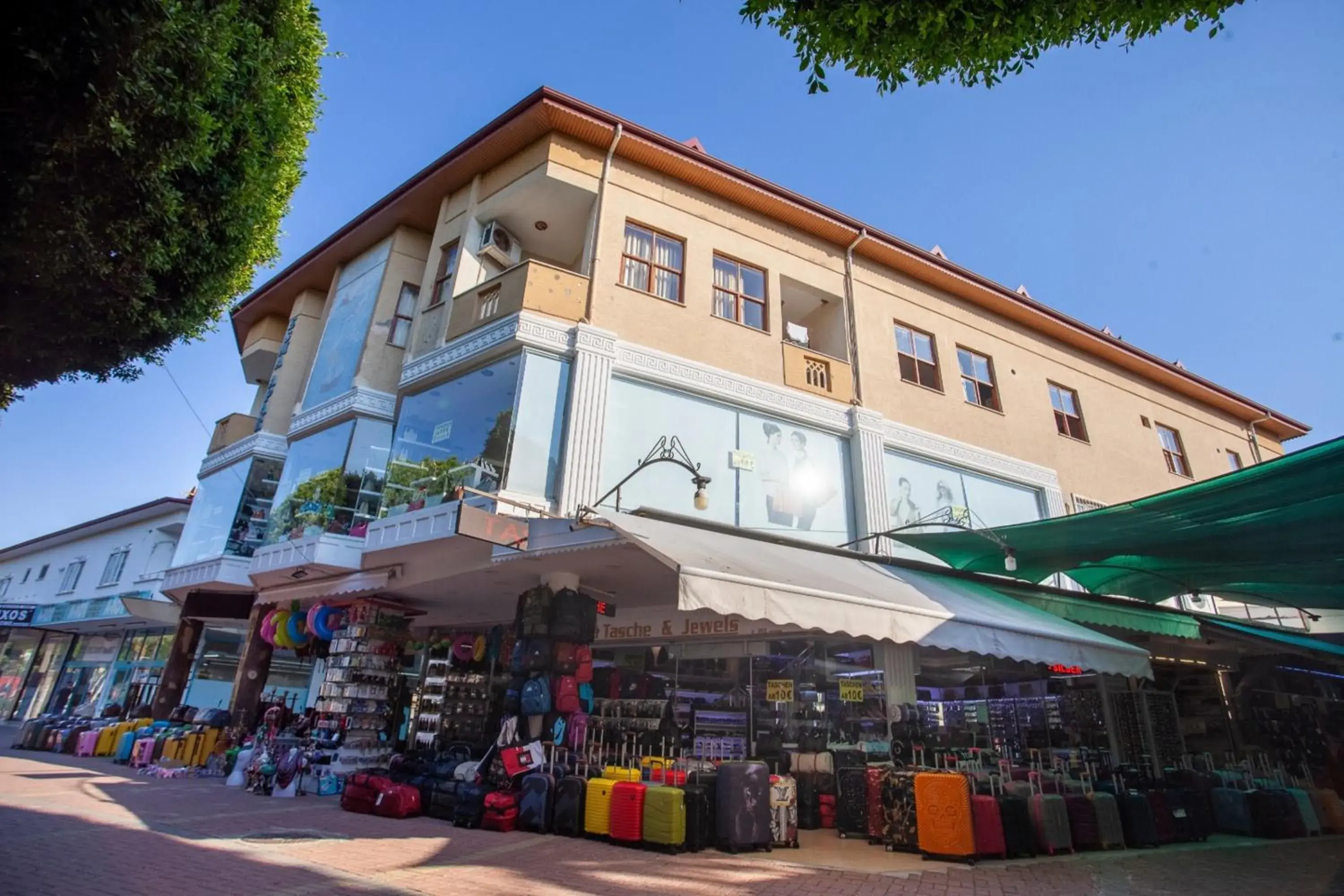 Property building in Esma Apart Otel Property building in Esma Apart Otel