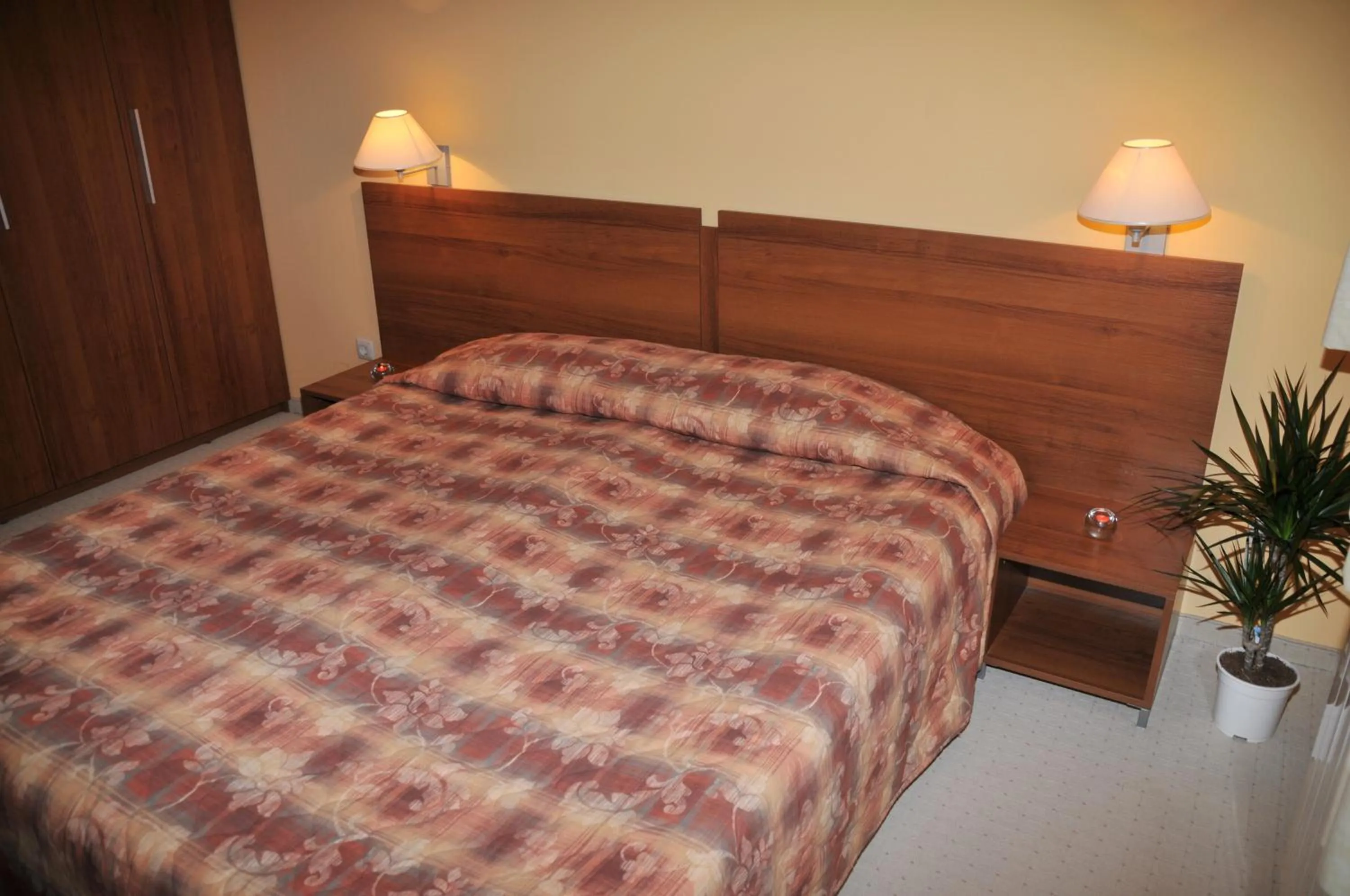 Bedroom, Bed in Villa Park Guest Apartments