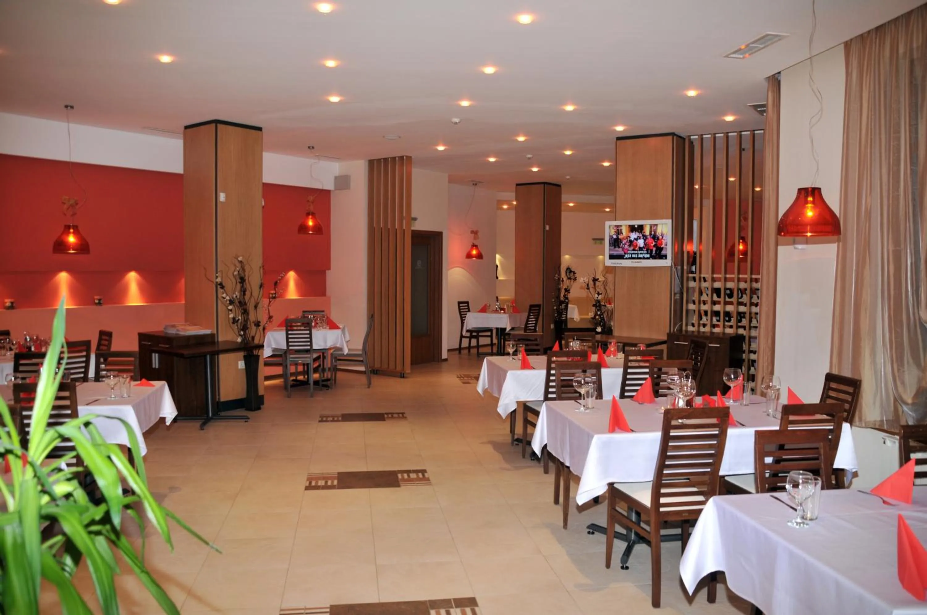 Restaurant/places to eat in Villa Park Guest Apartments