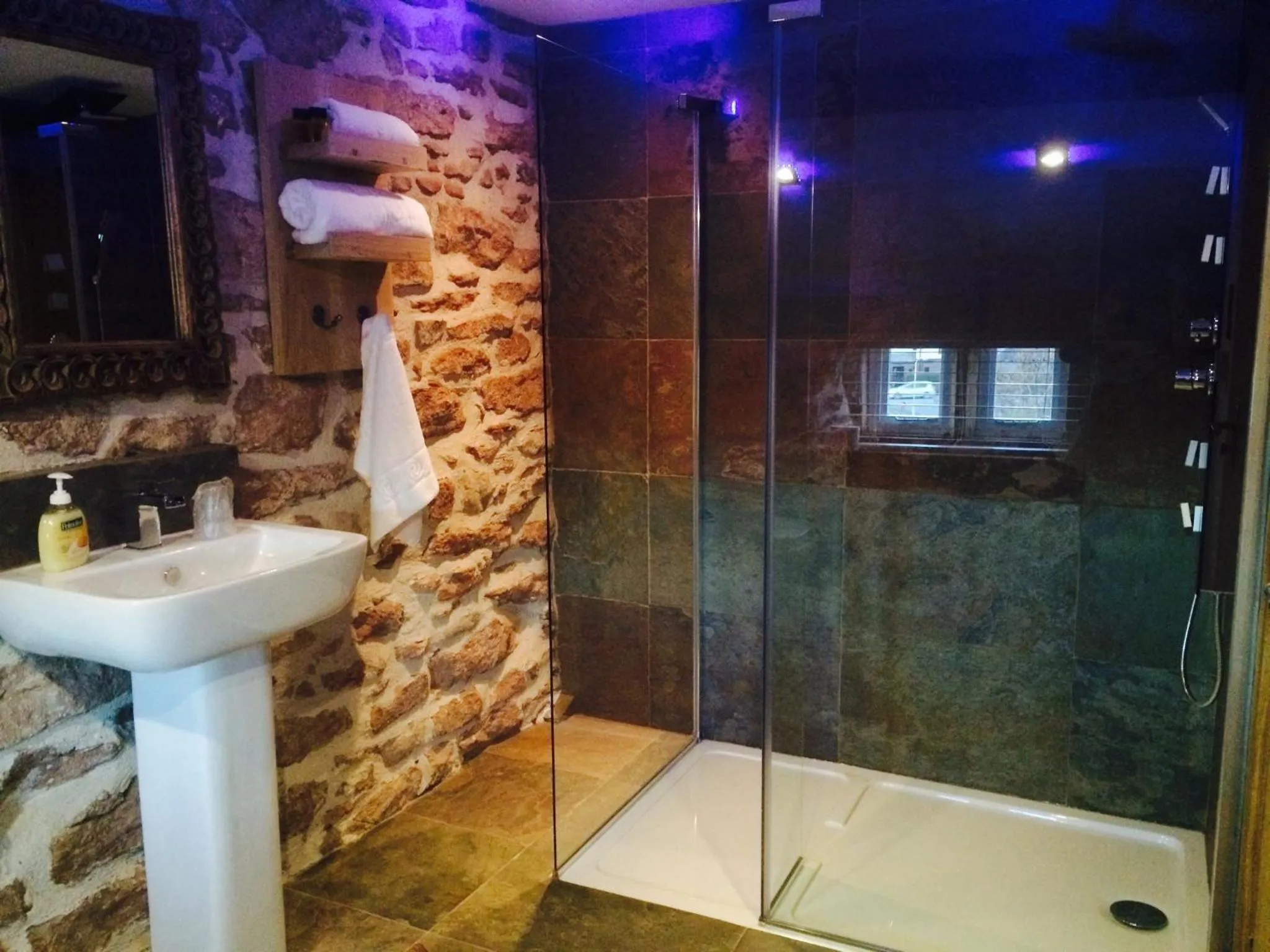 Bathroom in Gosforth Hall Inn