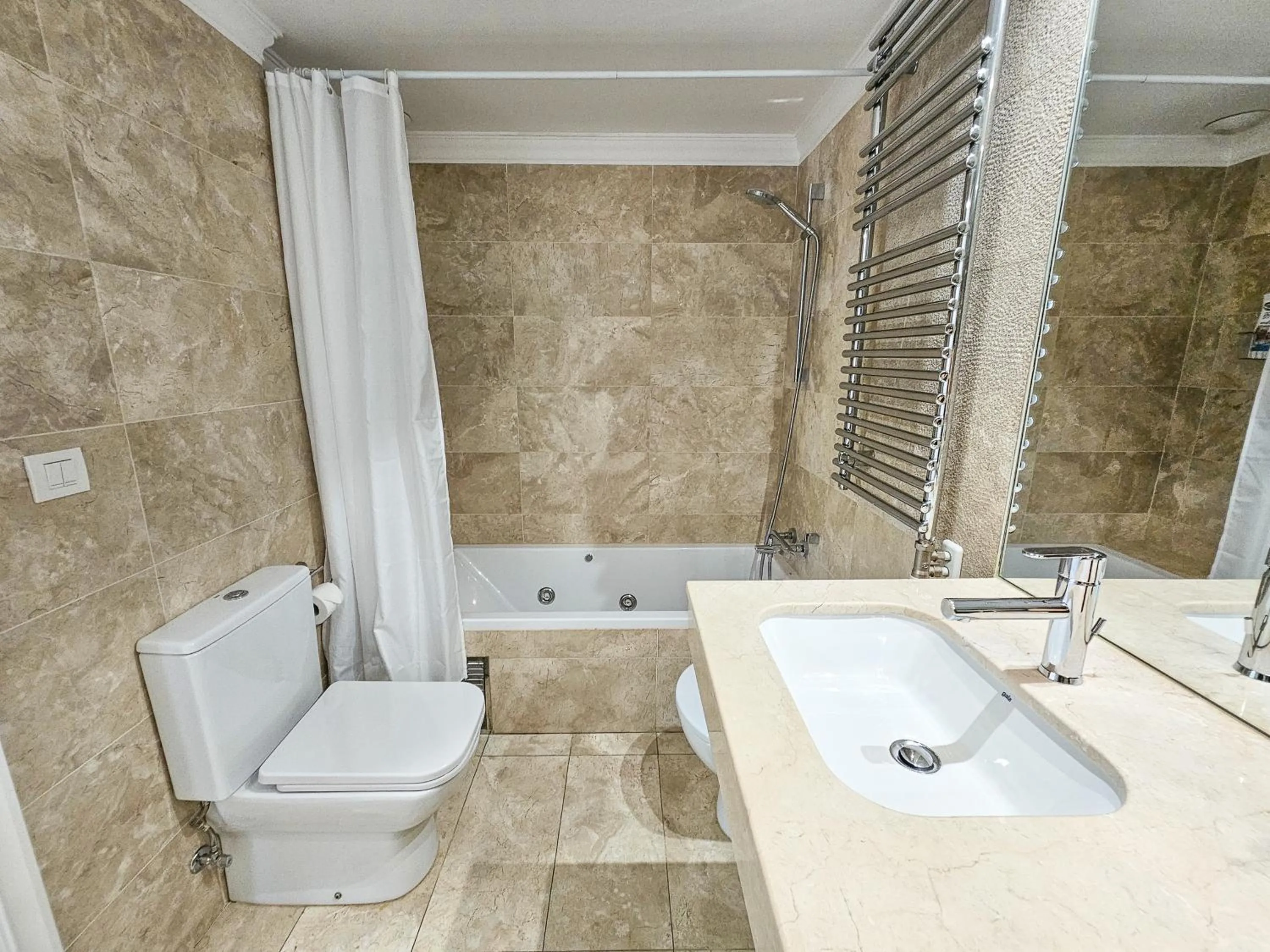 Bathroom in Apartamentos Zaragoza Independencia 3000