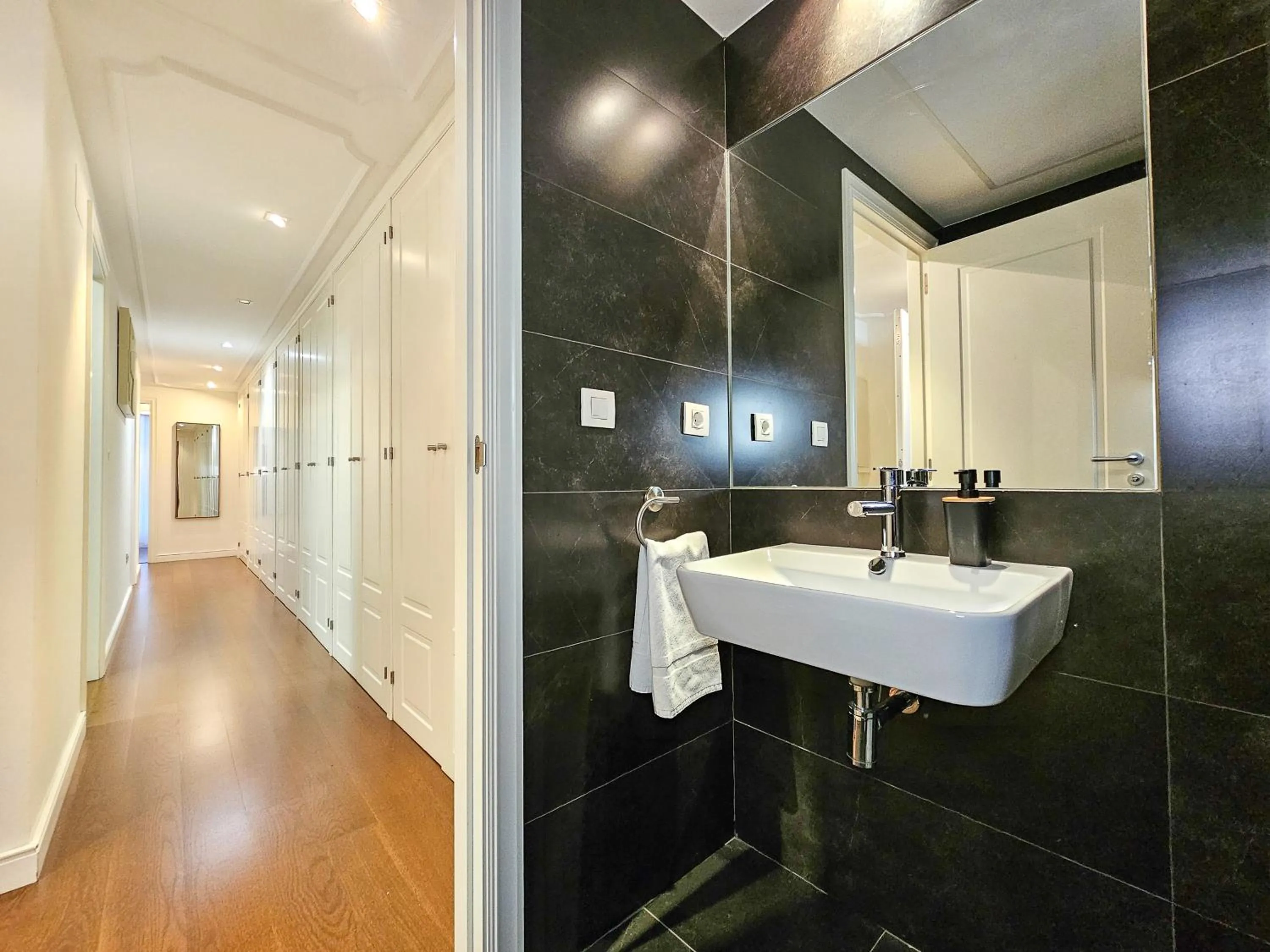 Bathroom in Apartamentos Zaragoza Independencia 3000