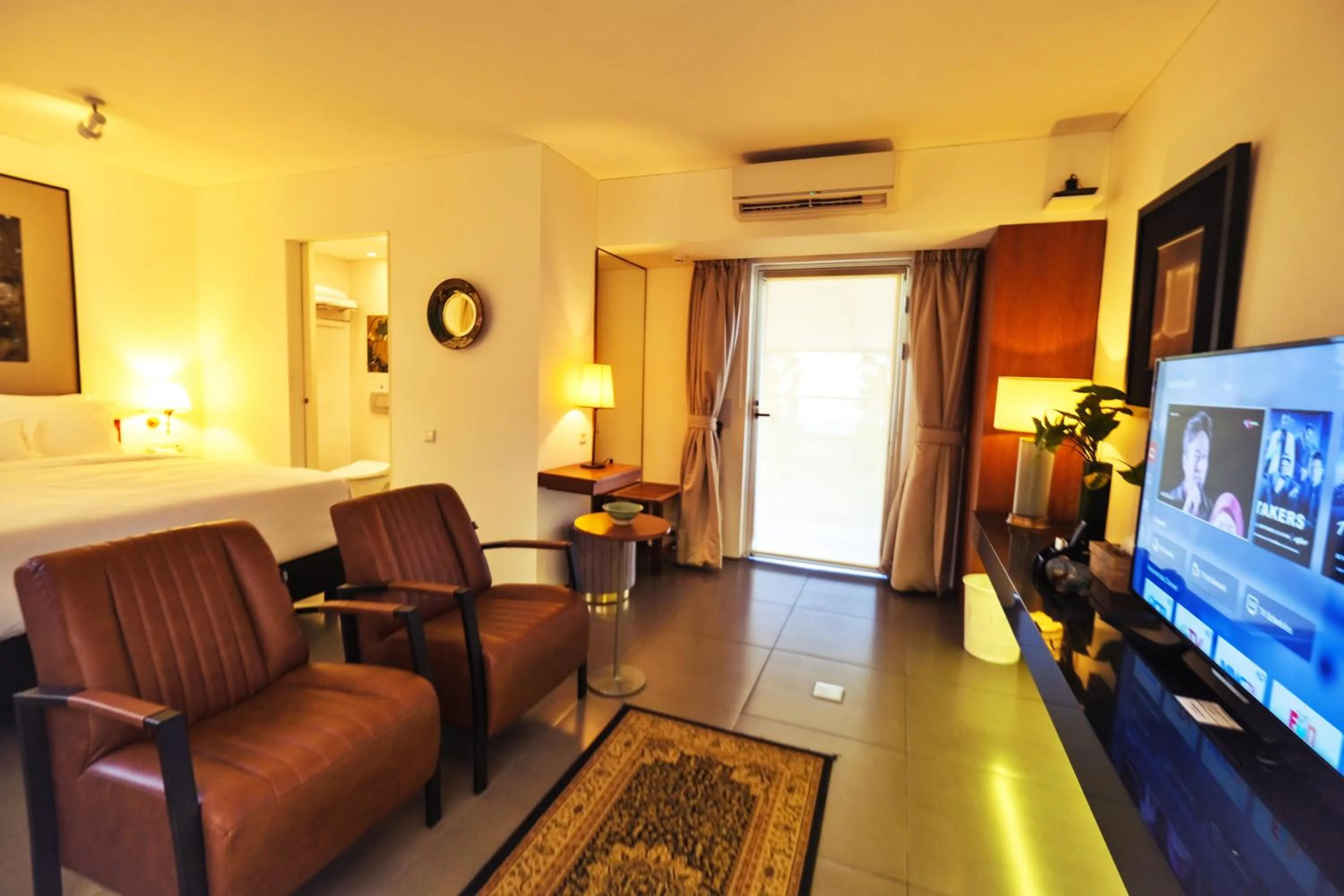 TV and multimedia in KoenoKoeni Boutique Hotel