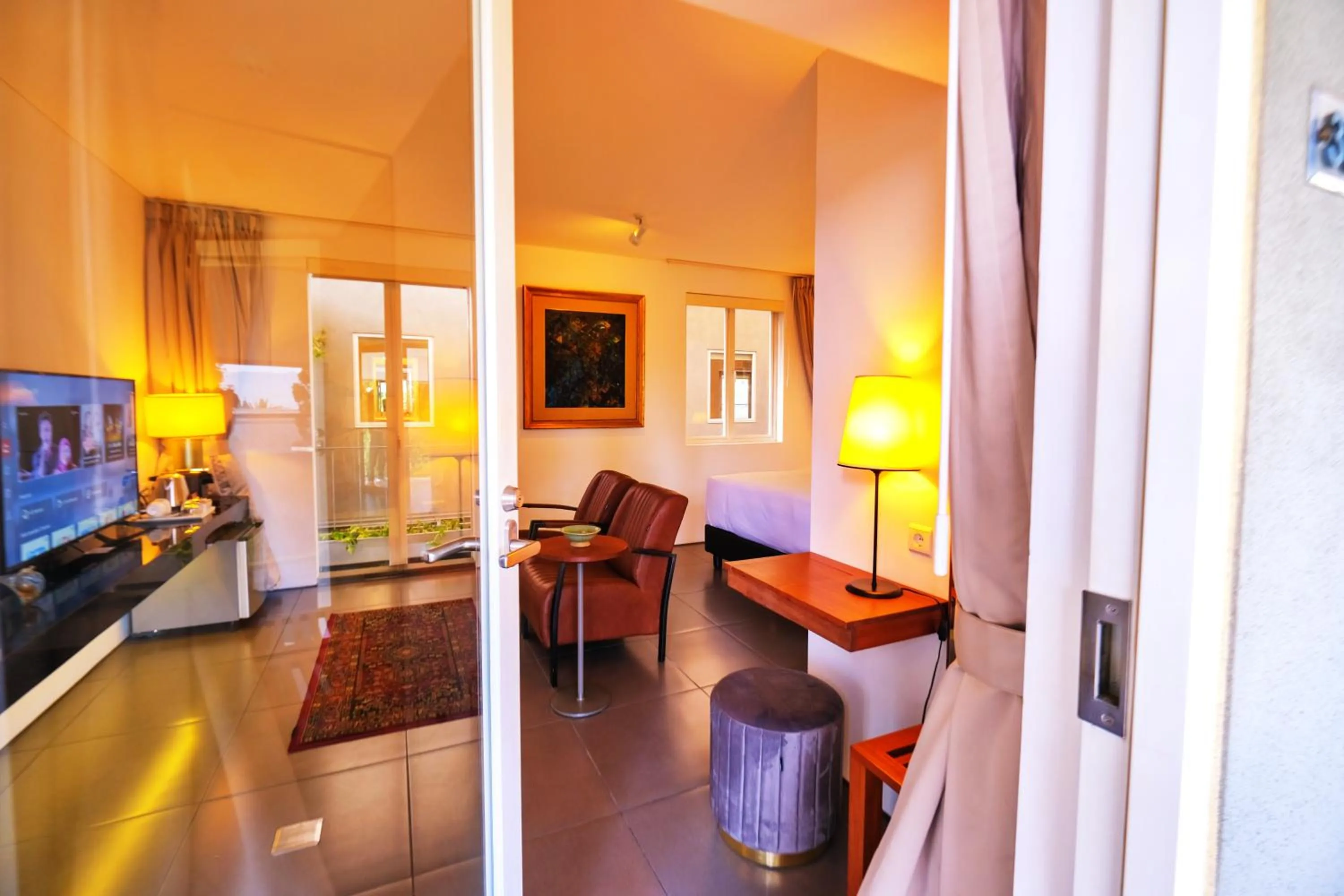 Communal lounge/ TV room in KoenoKoeni Boutique Hotel