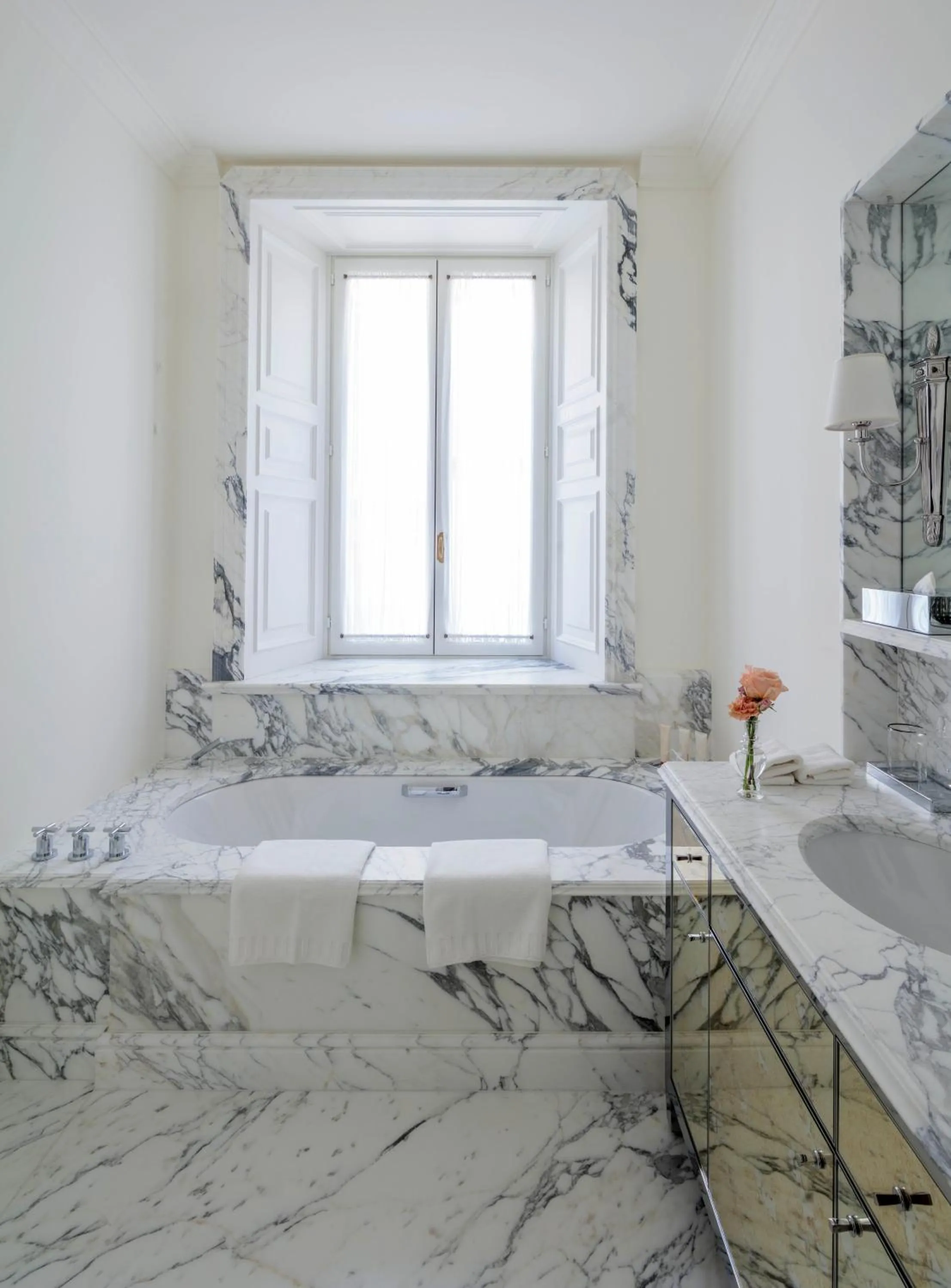 Bathroom, Bed in Rocco Forte House Via Manzoni Milan