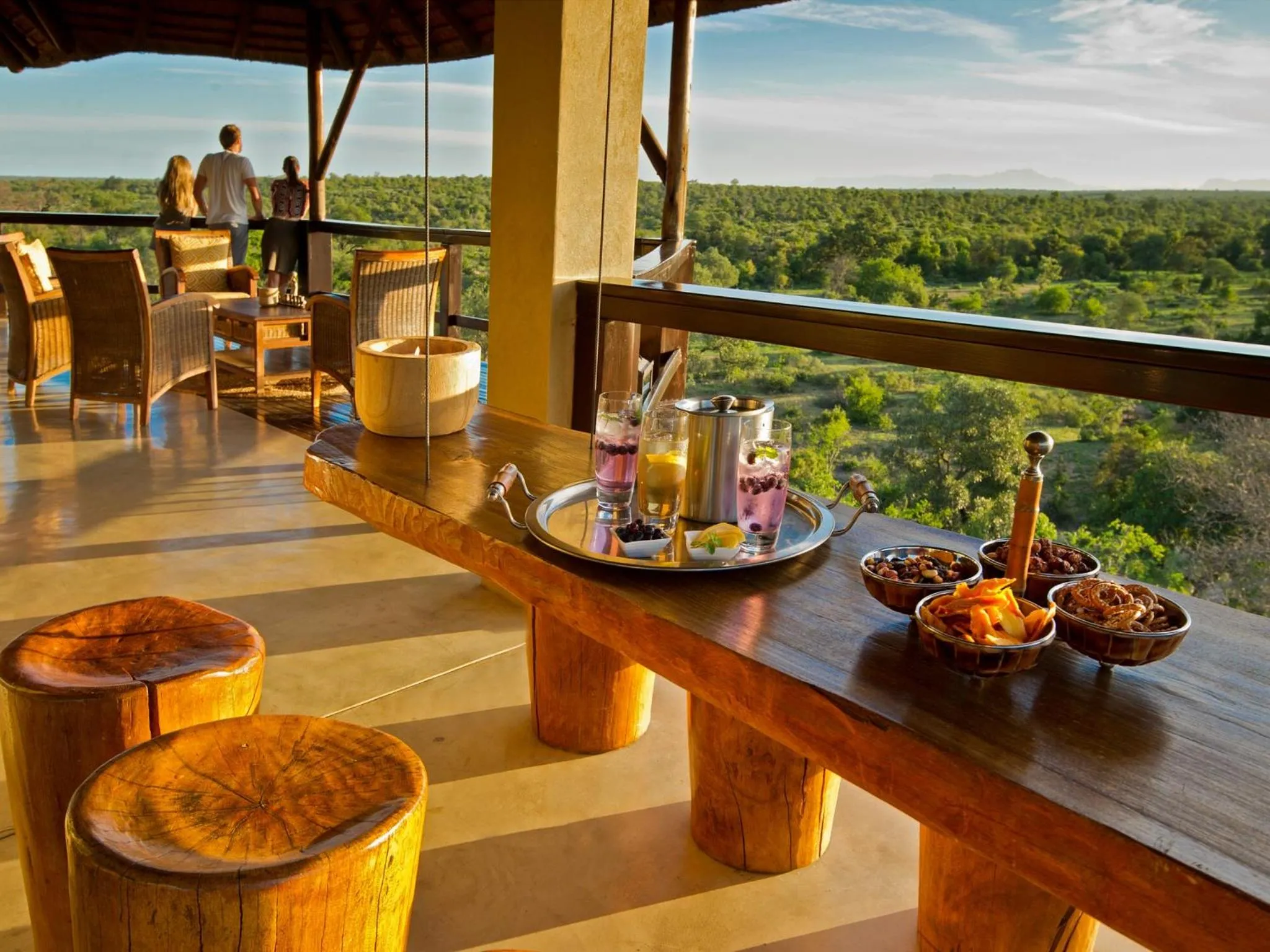 Communal lounge/ TV room in Makumu Private Game Lodge