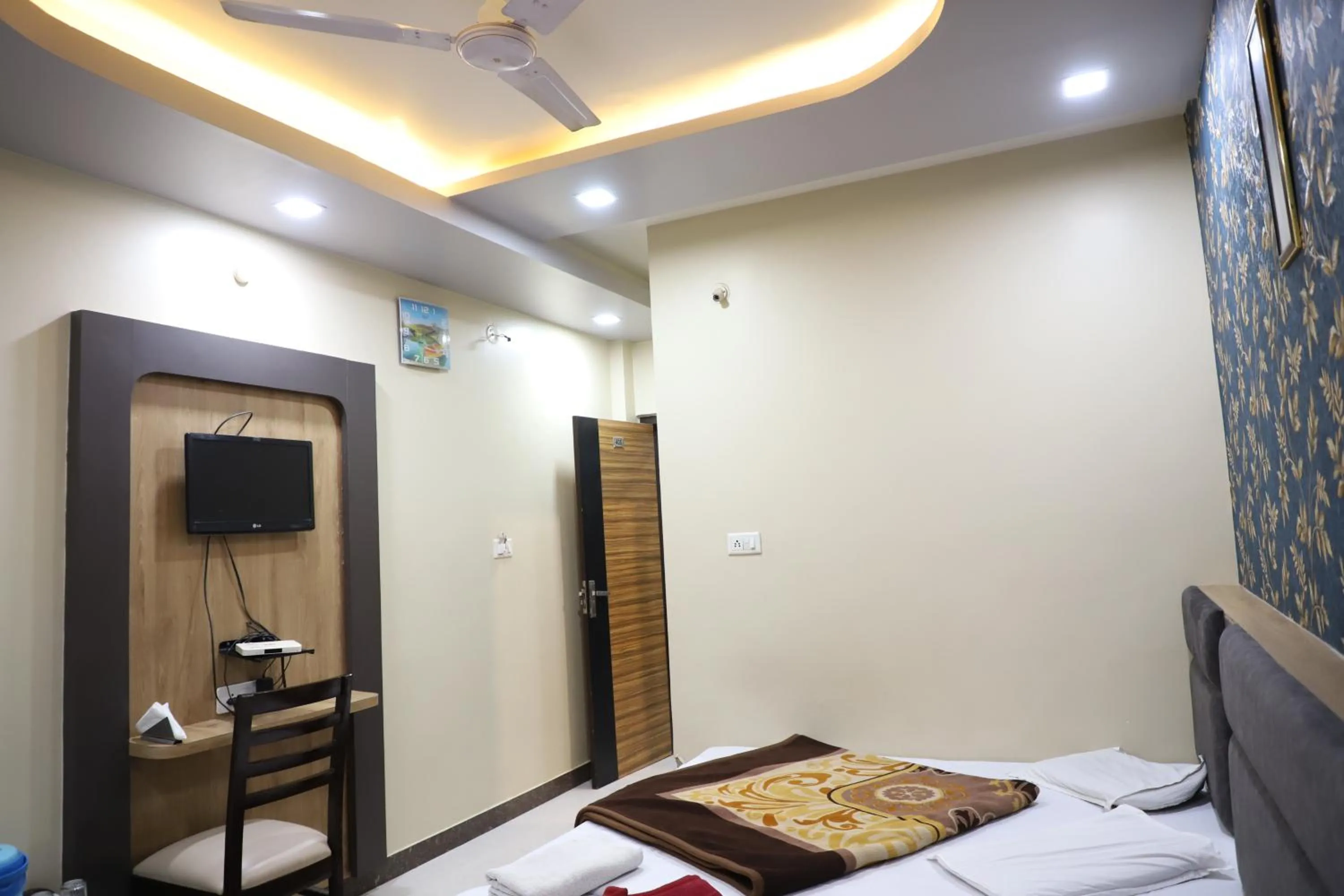 Bed in Hotel Mittal Inn