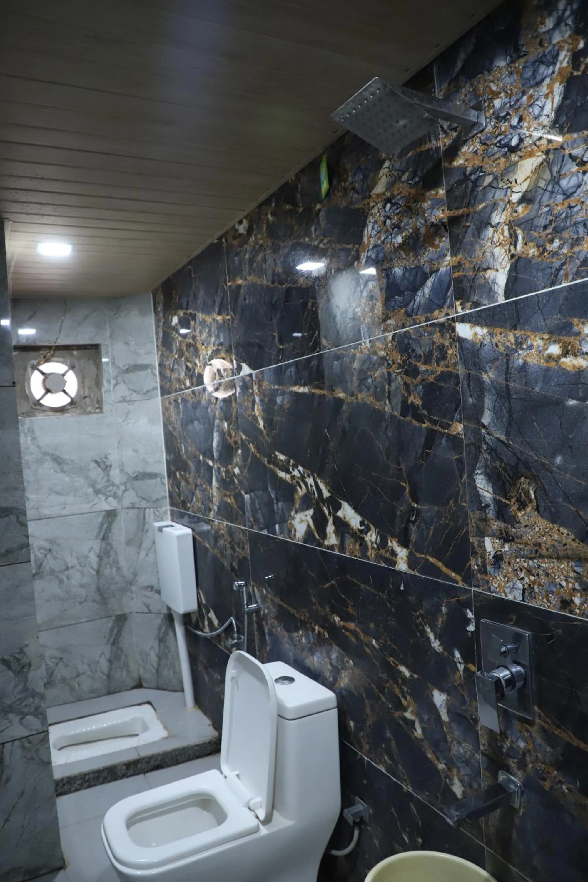 Toilet in Hotel Mittal Inn