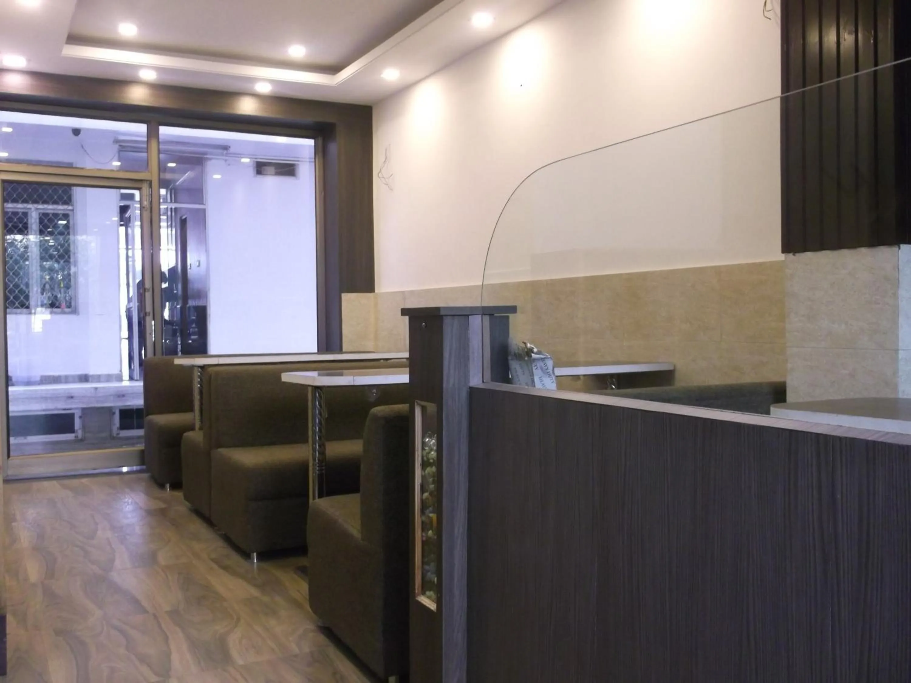 Restaurant/places to eat in Hotel Abhineet Palace