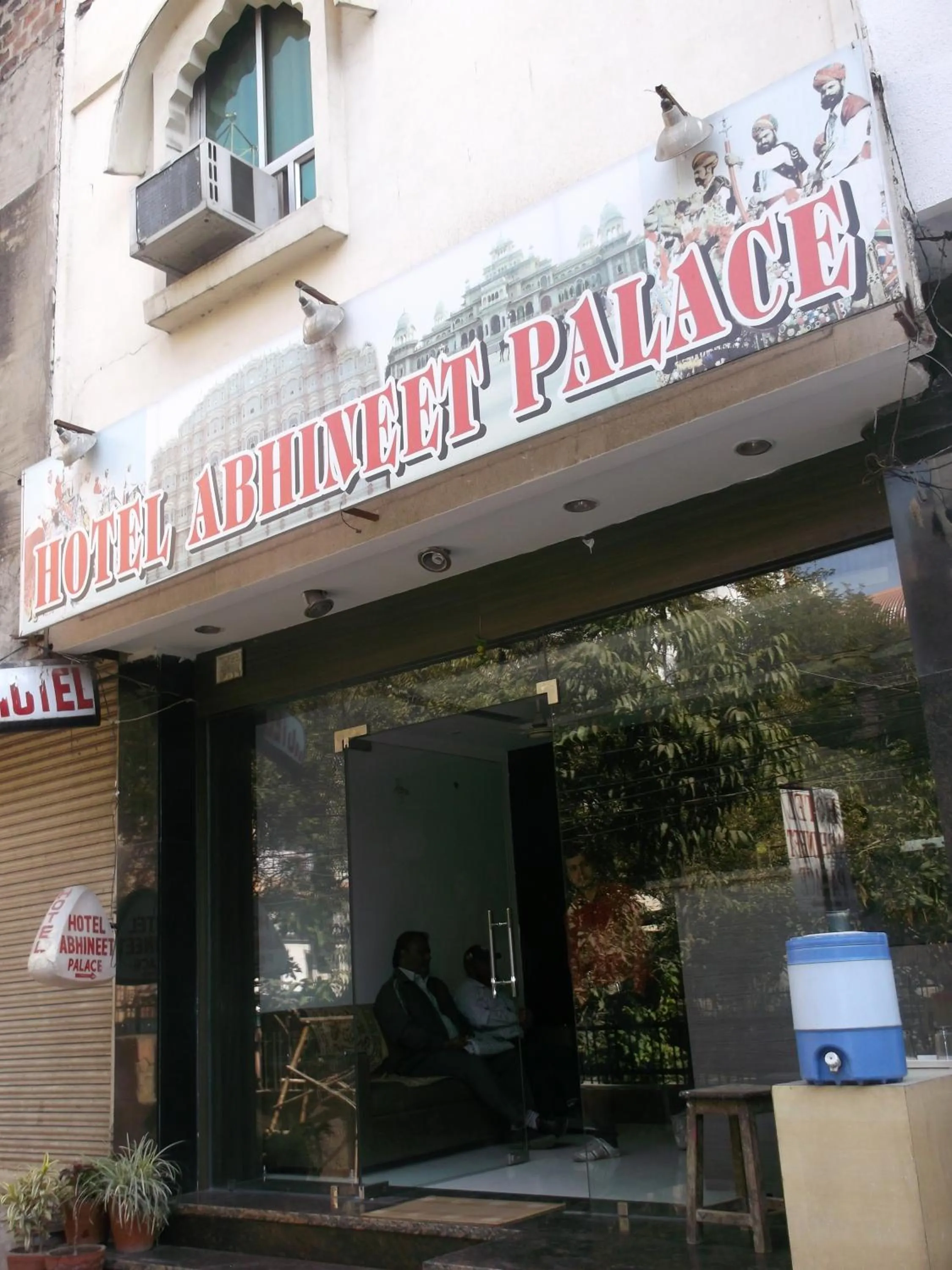 Facade/entrance in Hotel Abhineet Palace