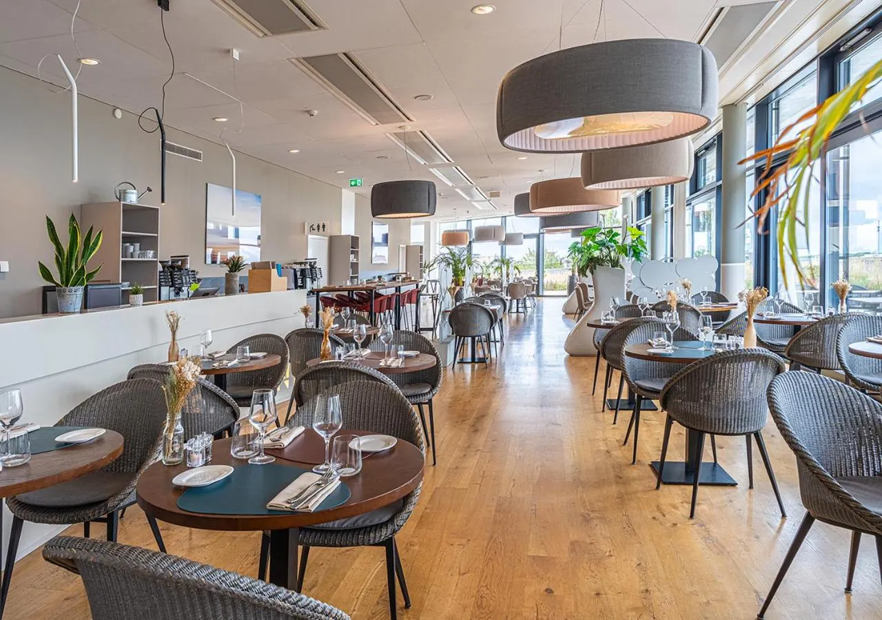 Restaurant/places to eat in Aquatis Hotel