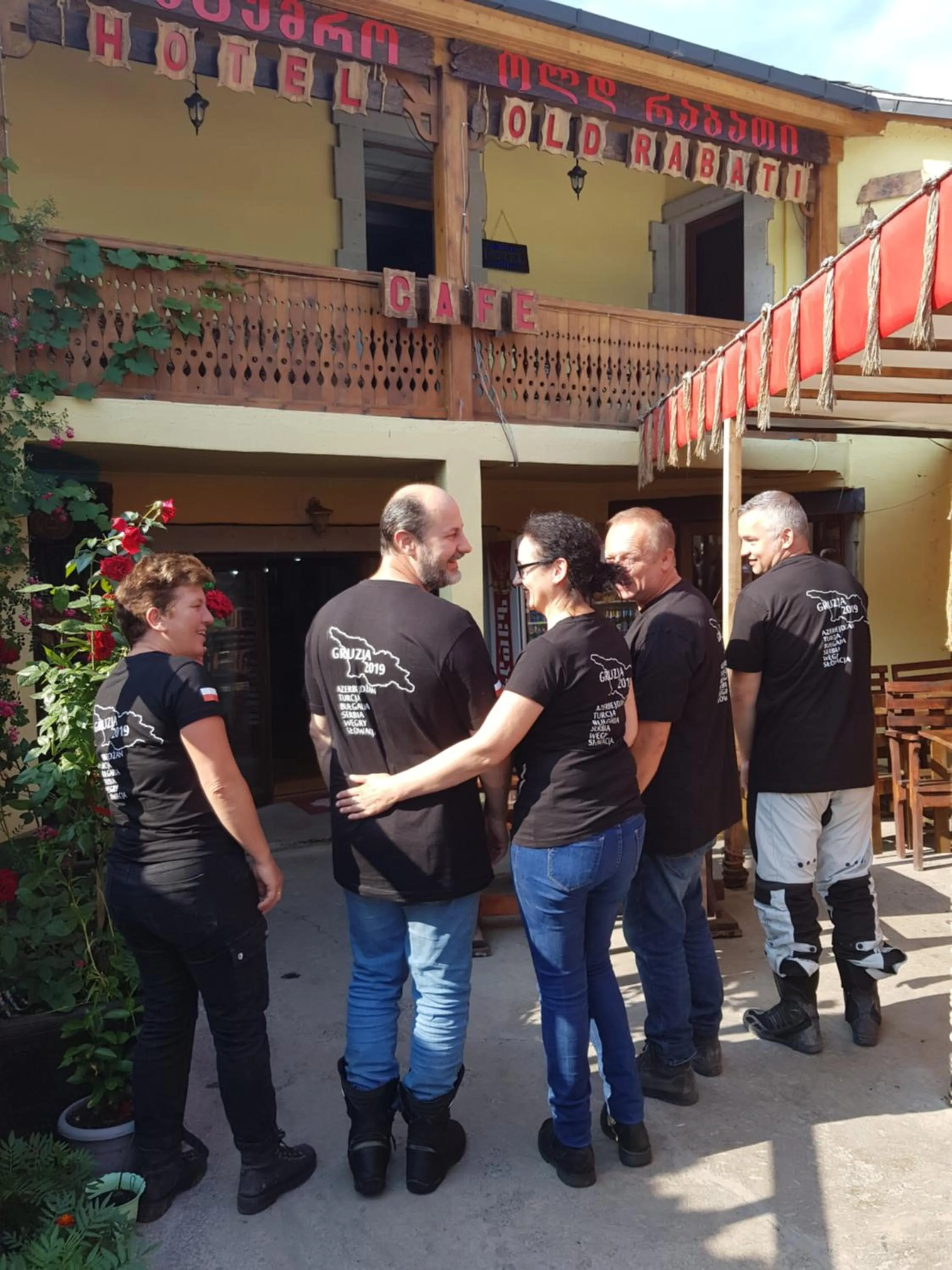 Restaurant/places to eat in Old Rabati