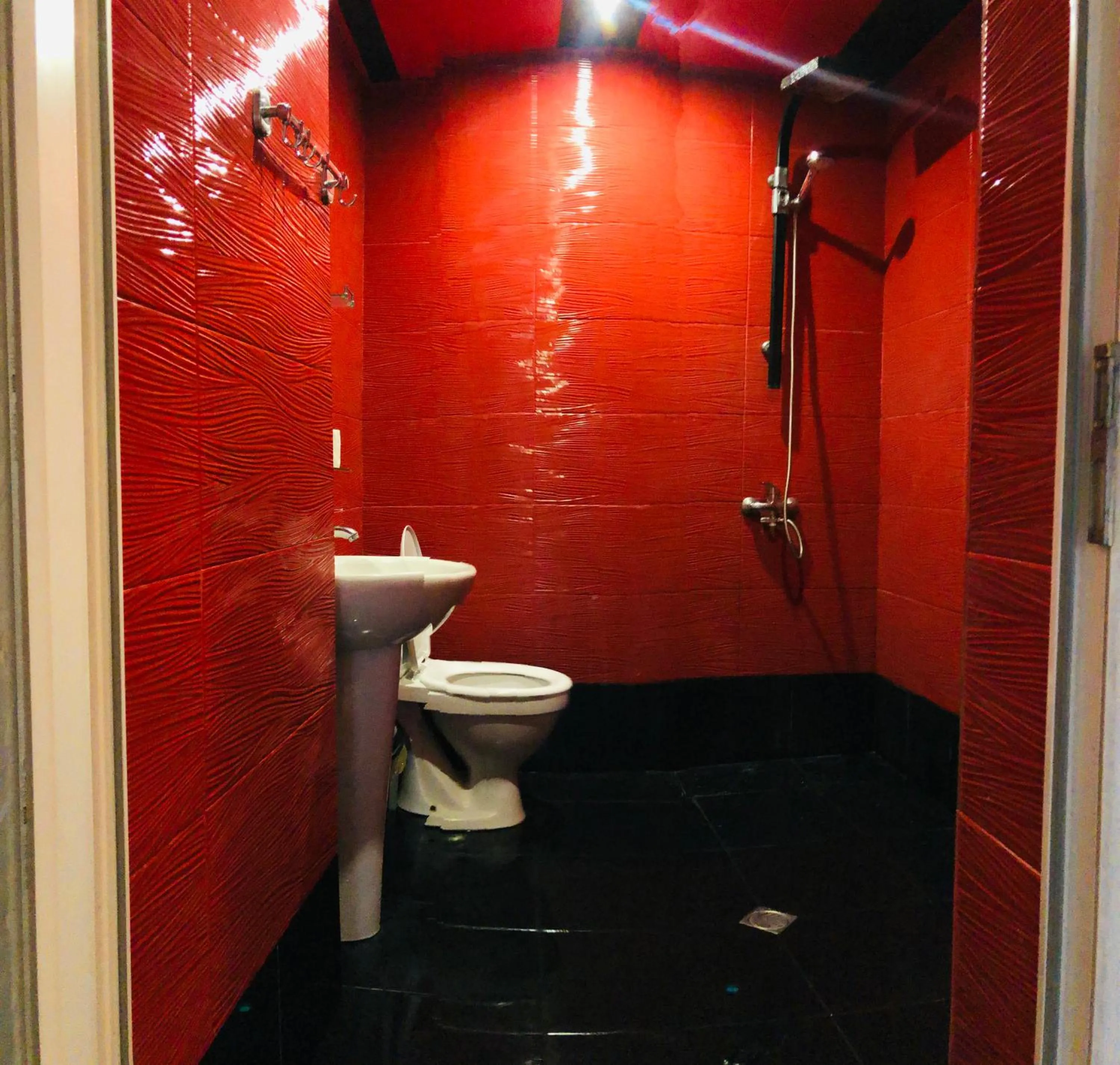 Shower in Old Rabati