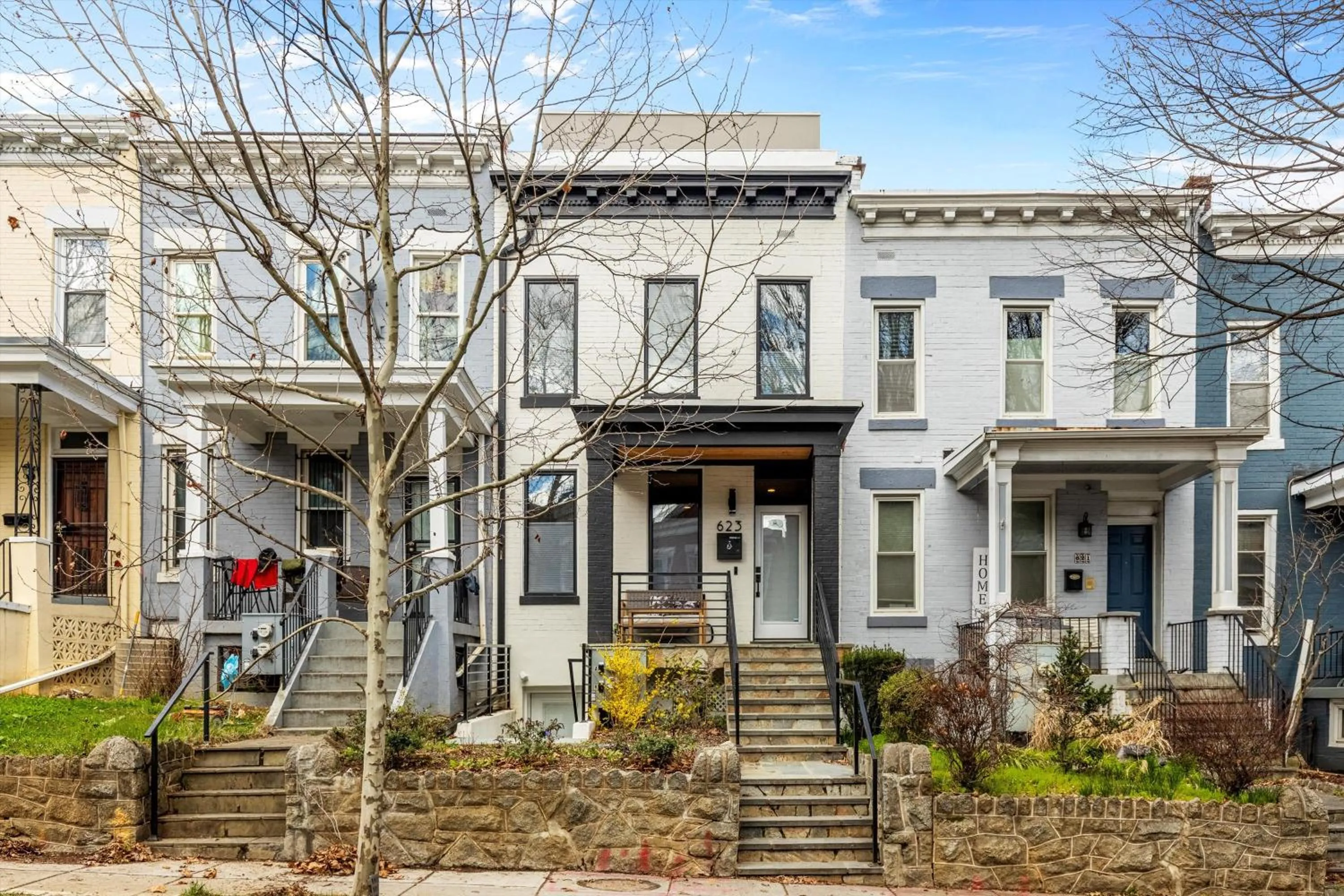 Central 2-BR City Sanctuary - Commuter-Friendly
