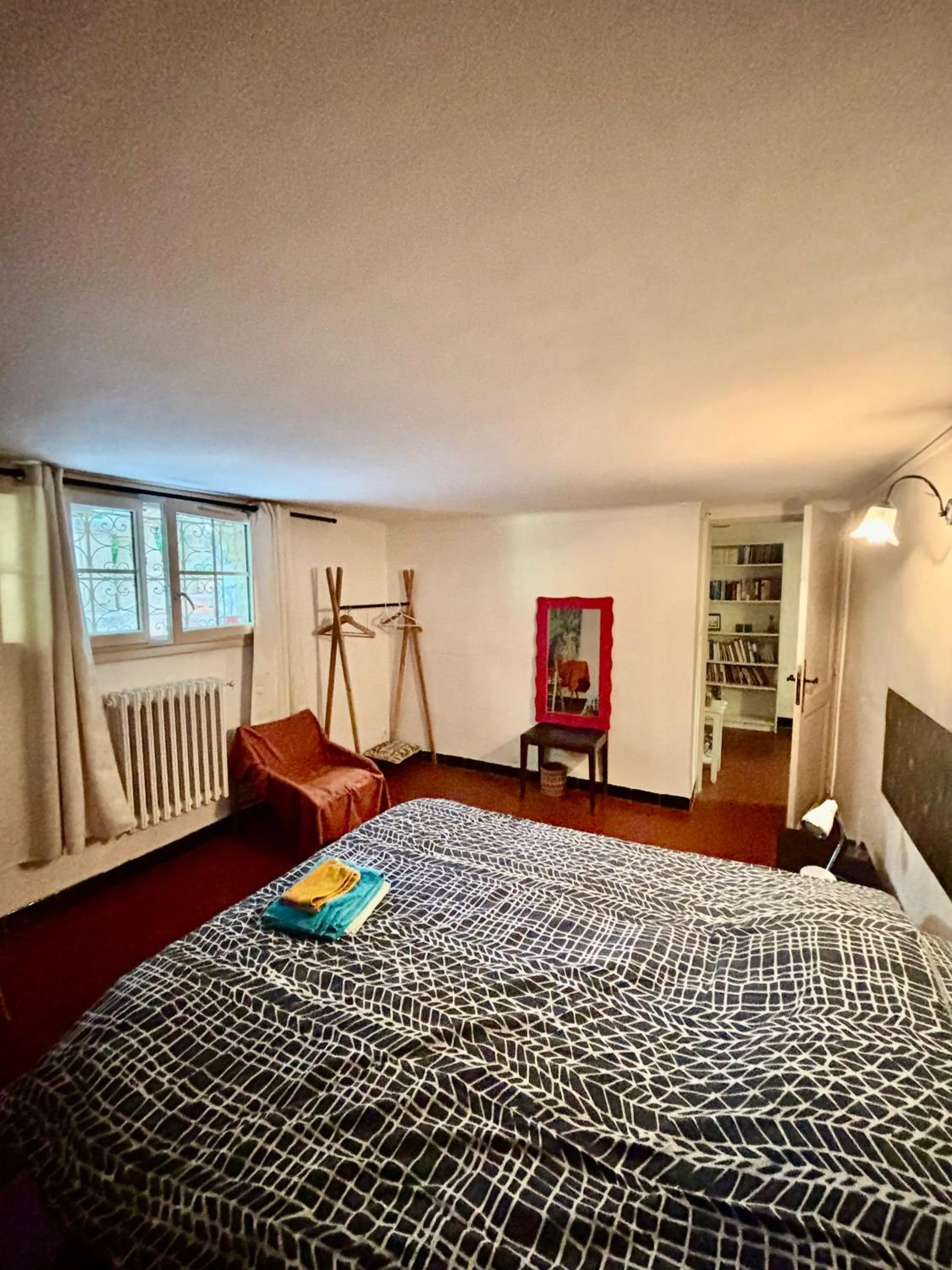 Budget Twin Room with Shared Bathroom in Villa Tricia Cannes