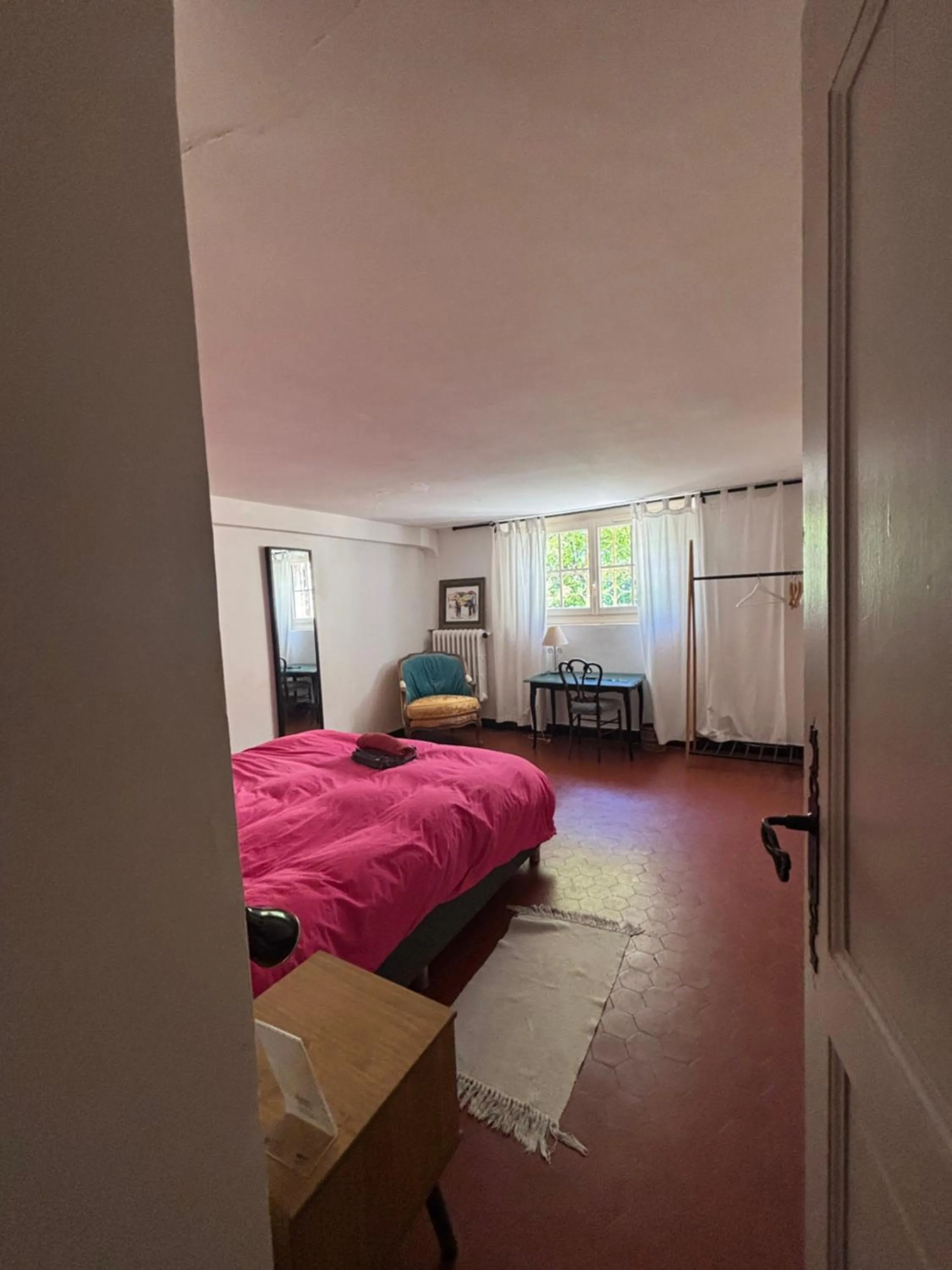 Standard Twin Room with Garden View and Shared Bathroom in Villa Tricia Cannes
