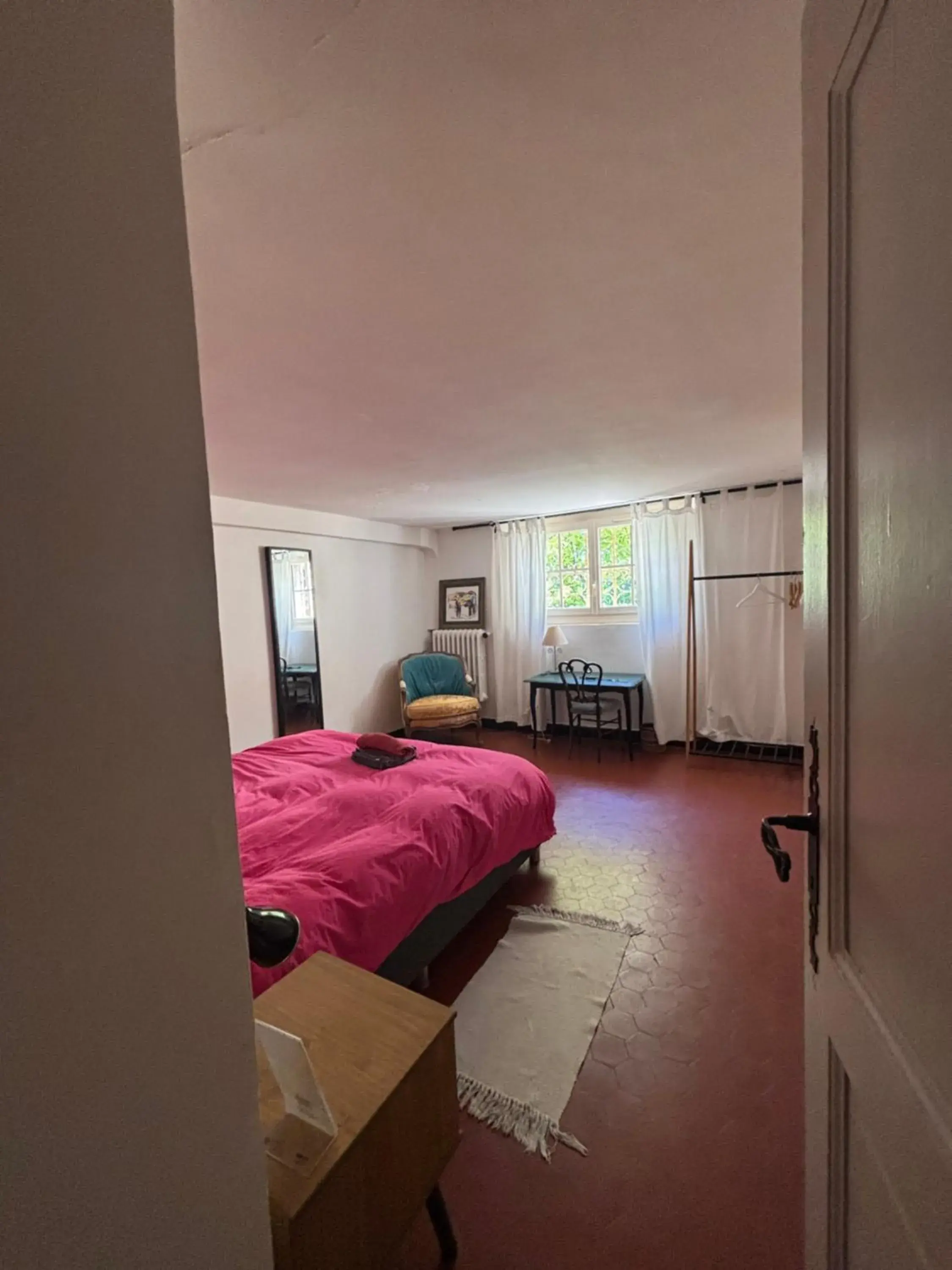 Standard Twin Room with Garden View and Shared Bathroom in Villa Tricia Cannes Standard Twin Room with Garden View and Shared Bathroom in Villa Tricia Cannes