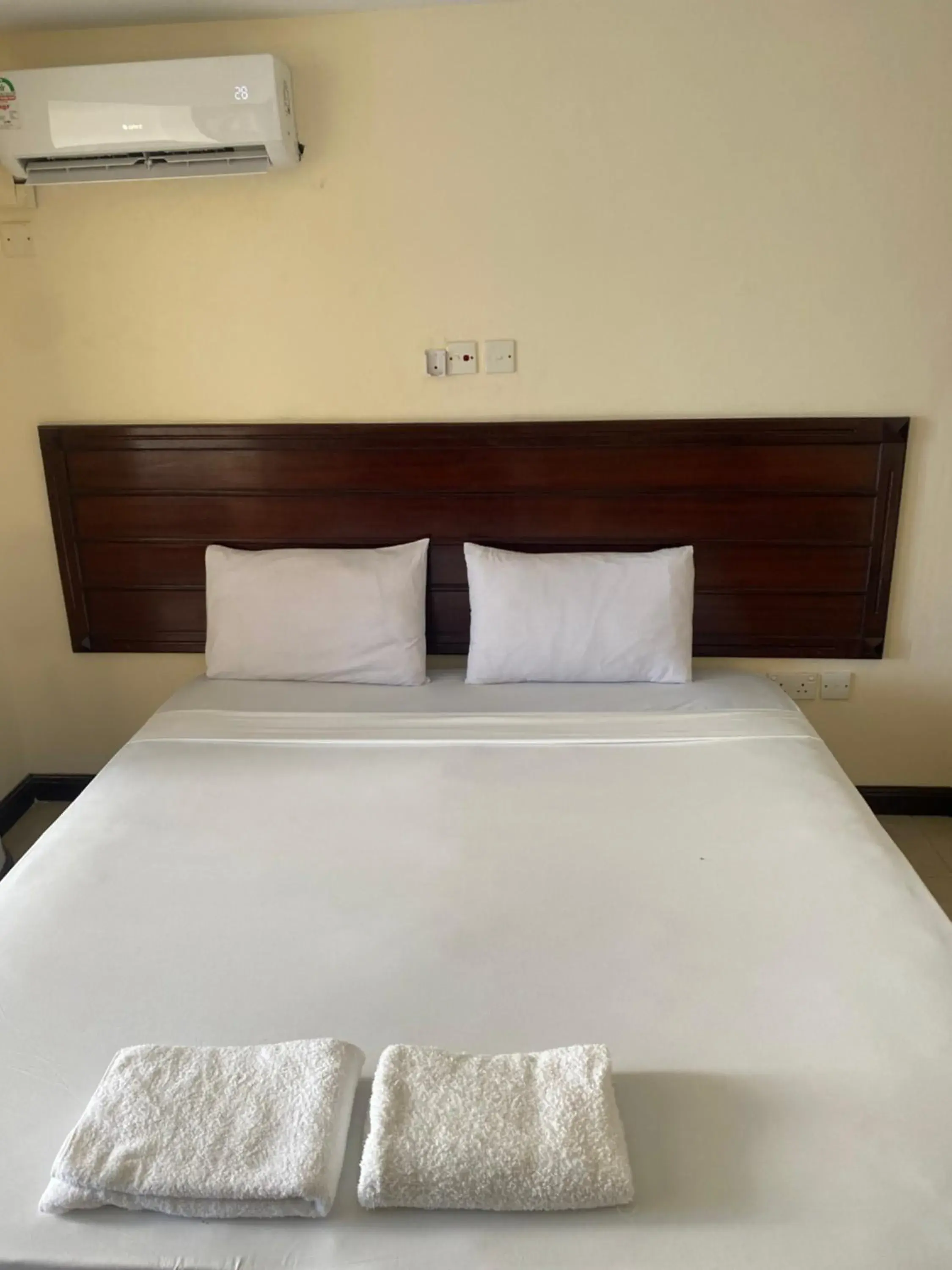 Bed in Sunrise Apartments Bed in Sunrise Apartments