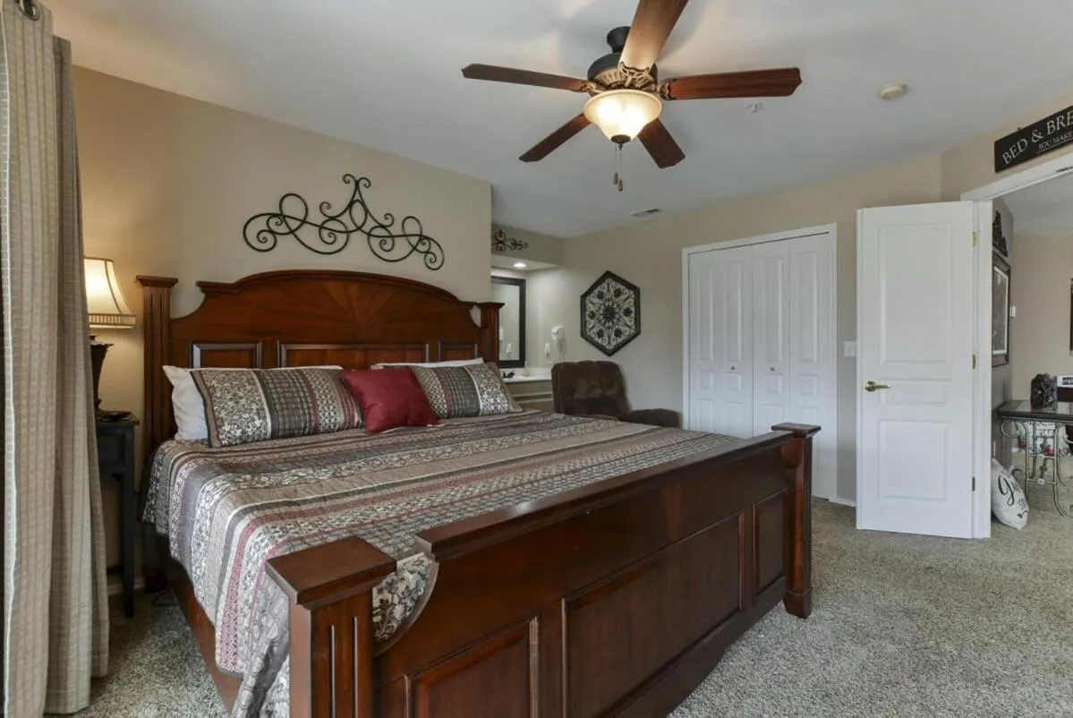 Bed in Little House on the Fairway- Luxury Golf Condo