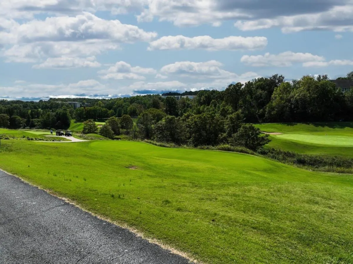 Little House on the Fairway- Luxury Golf Condo