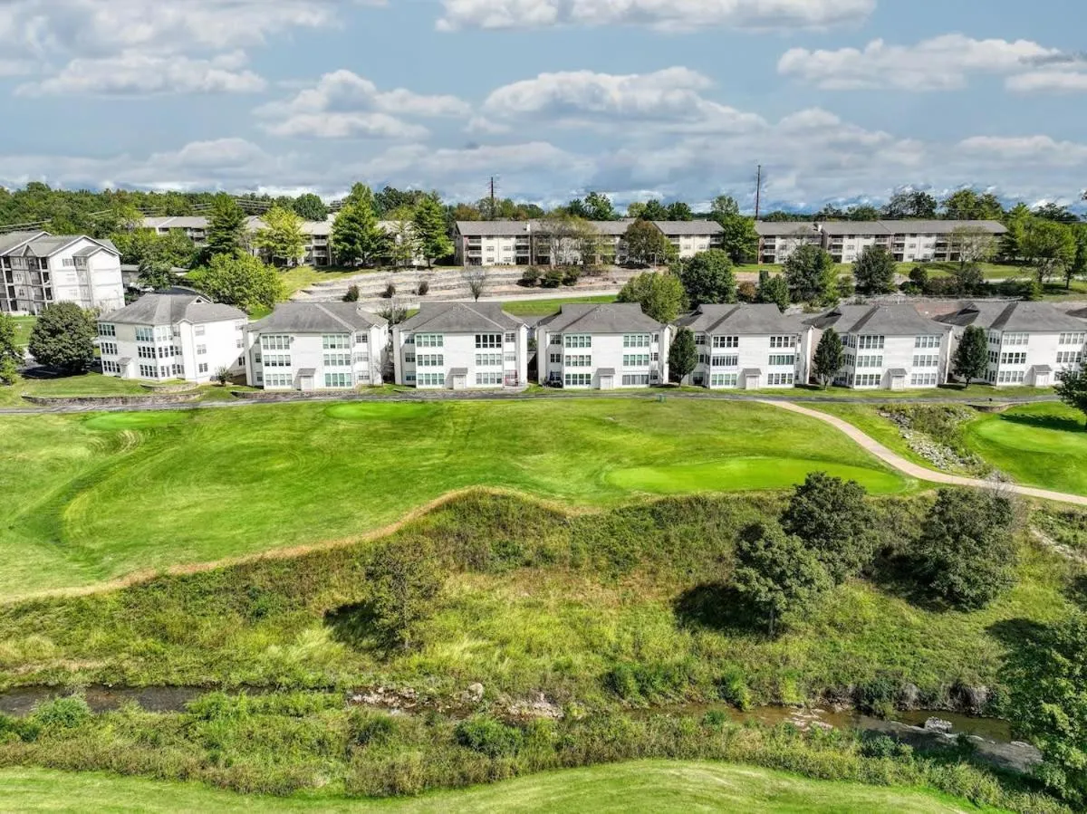 Little House on the Fairway- Luxury Golf Condo