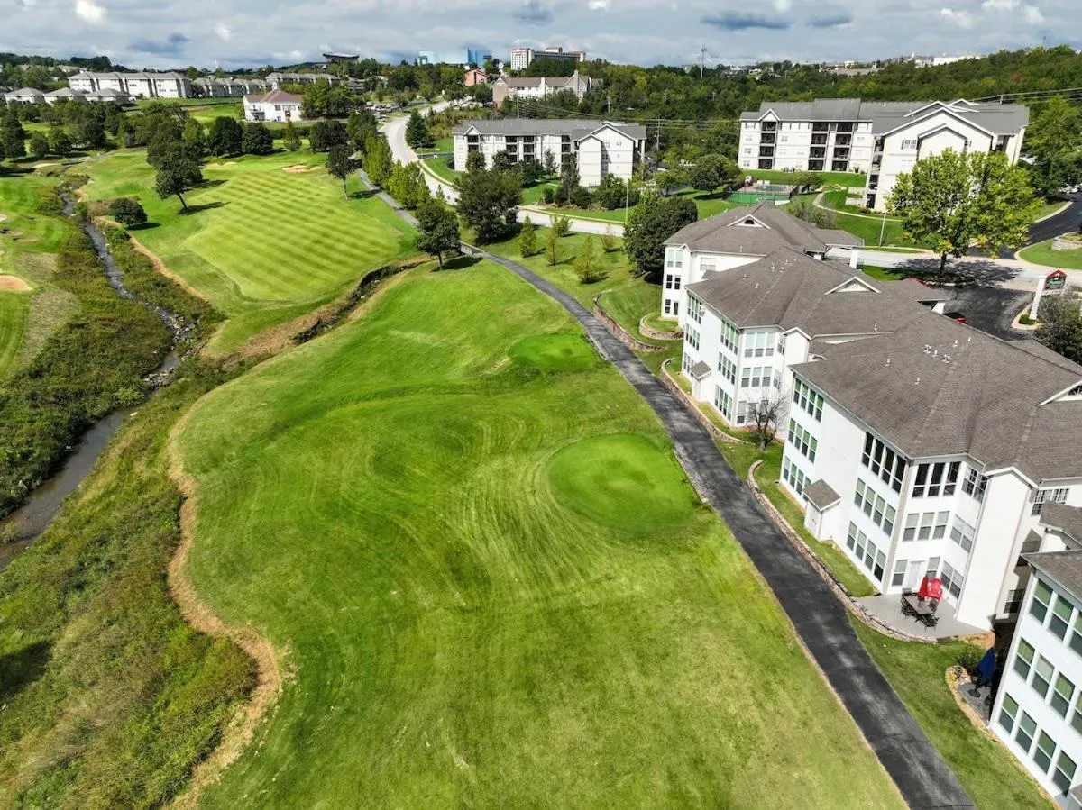 Little House on the Fairway- Luxury Golf Condo