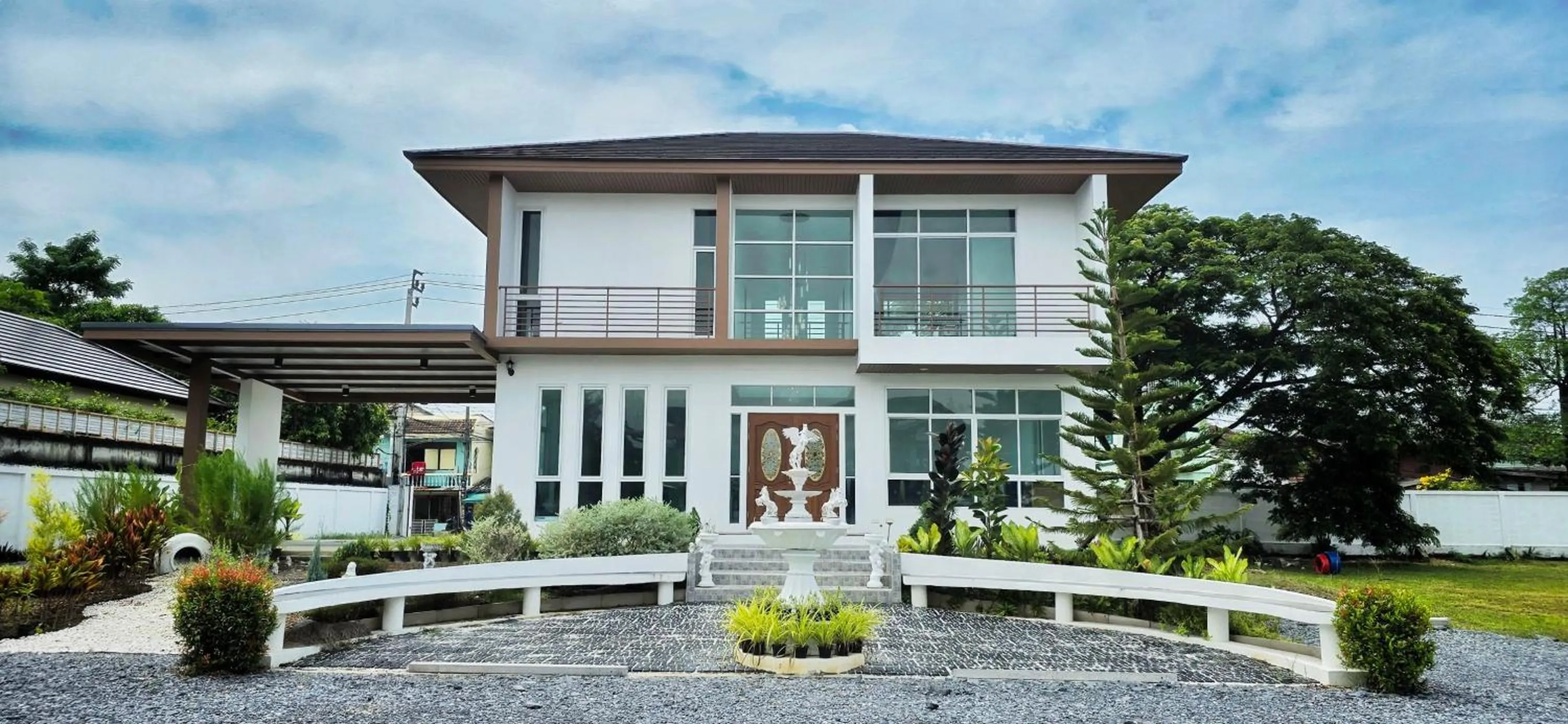 Property building in Tiny Island Lake Lodge