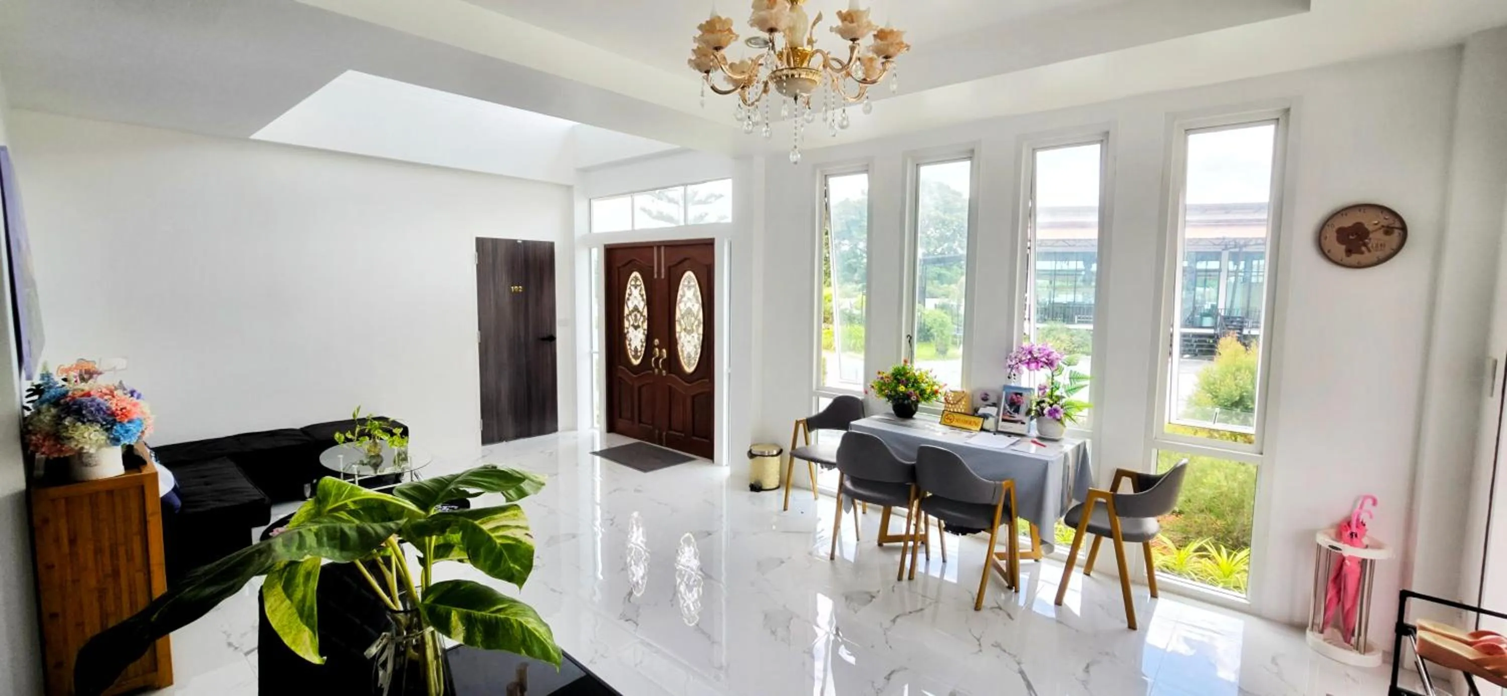 Living room in Tiny Island Lake Lodge