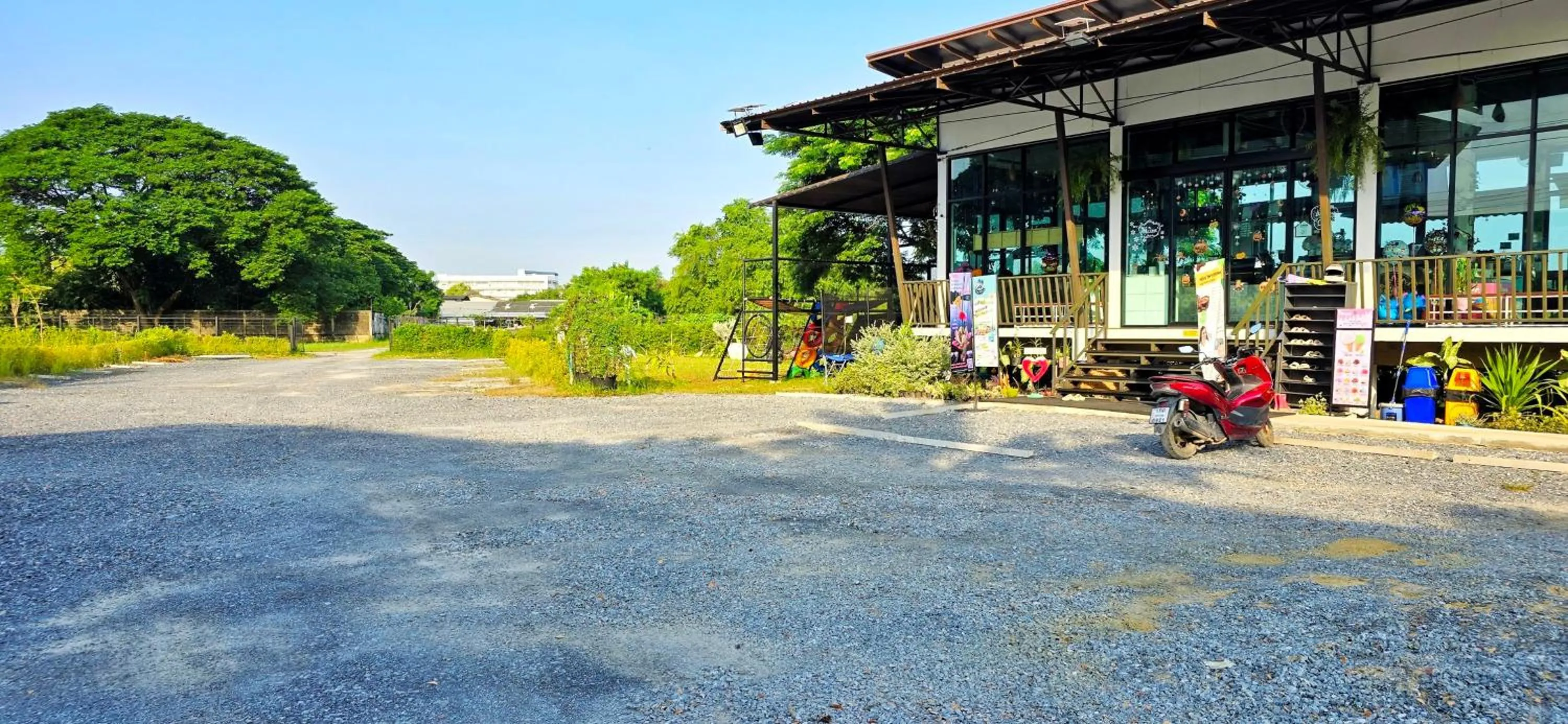 Parking in Tiny Island Lake Lodge
