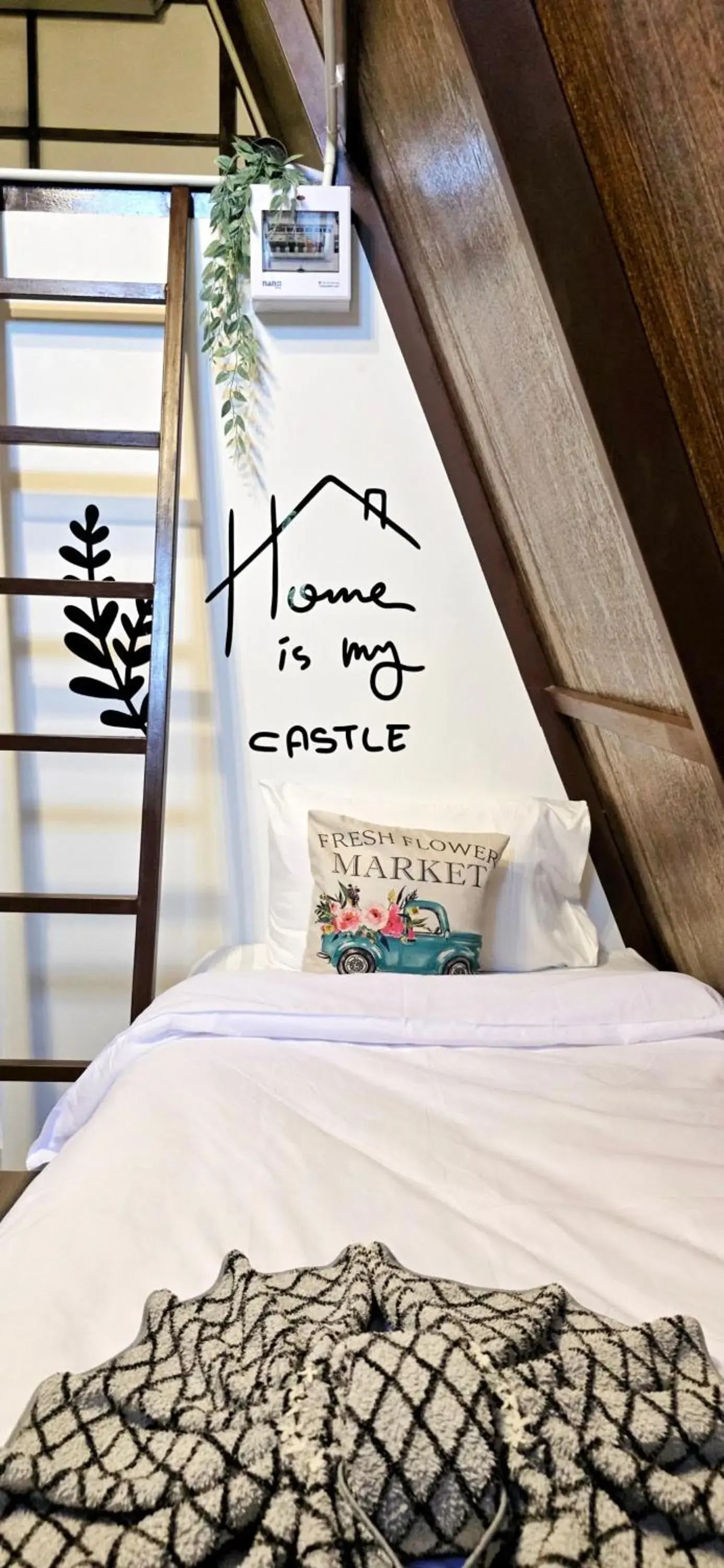 Bed in Tiny Island Lake Lodge Bed in Tiny Island Lake Lodge