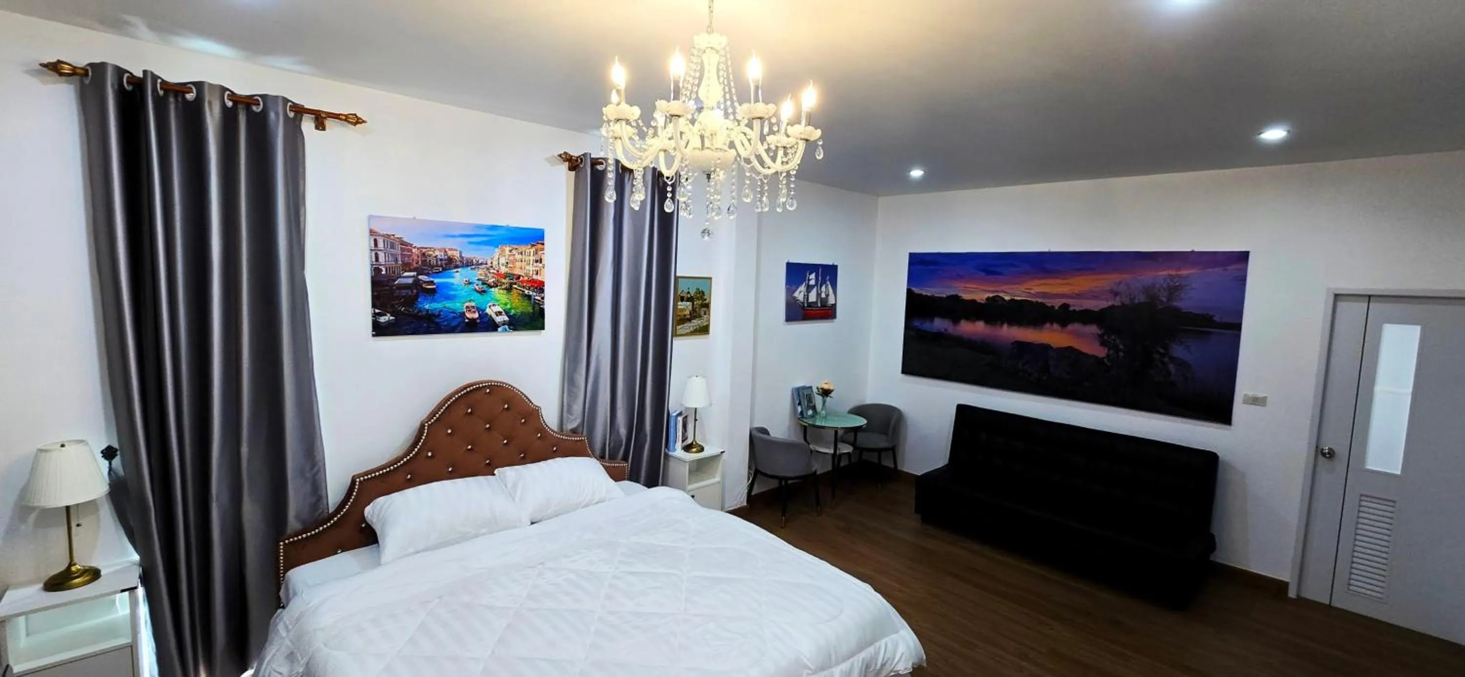 Bed in Tiny Island Lake Lodge