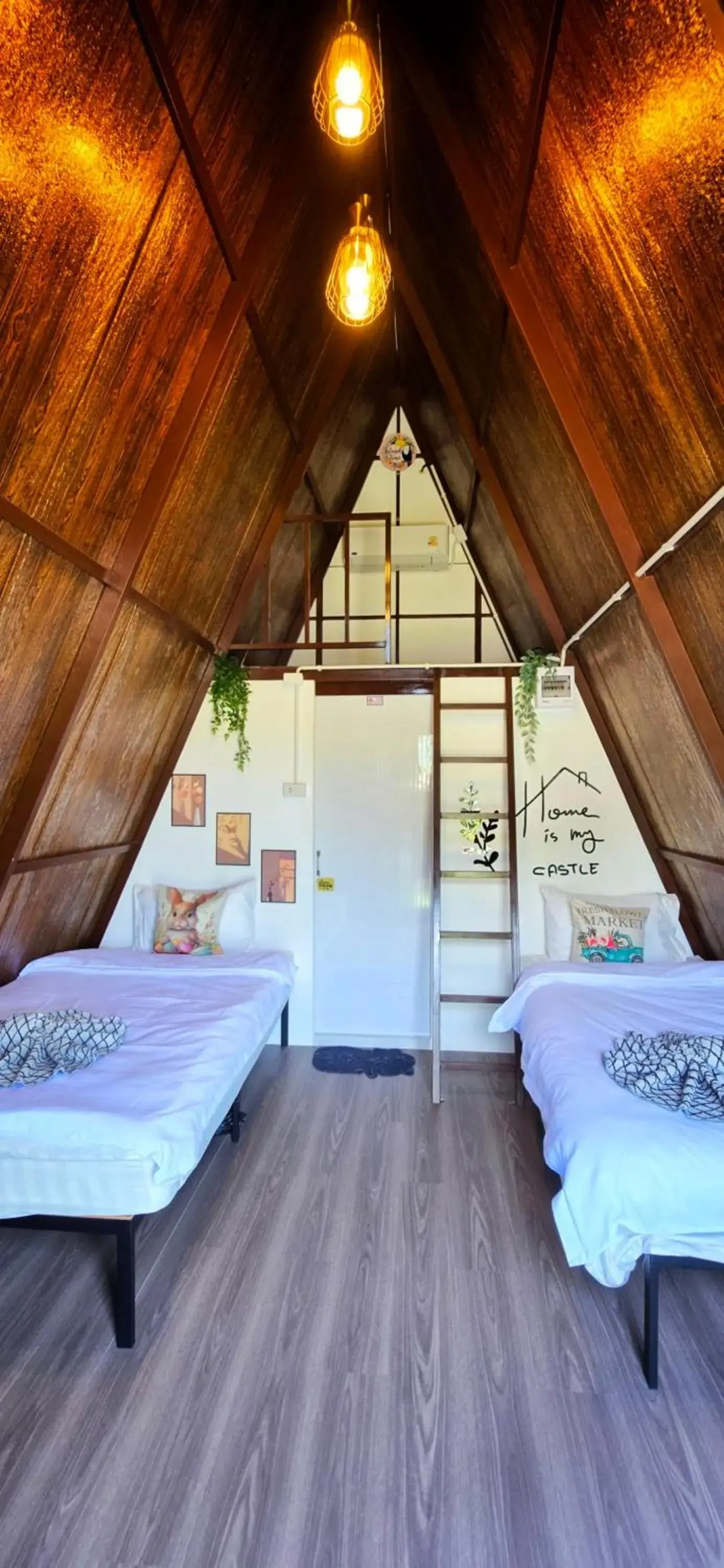 Bed in Tiny Island Lake Lodge Bed in Tiny Island Lake Lodge