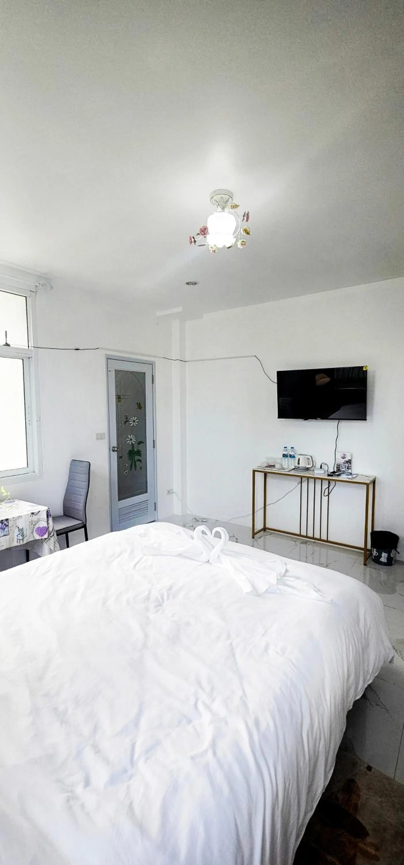 Bed in Tiny Island Lake Lodge