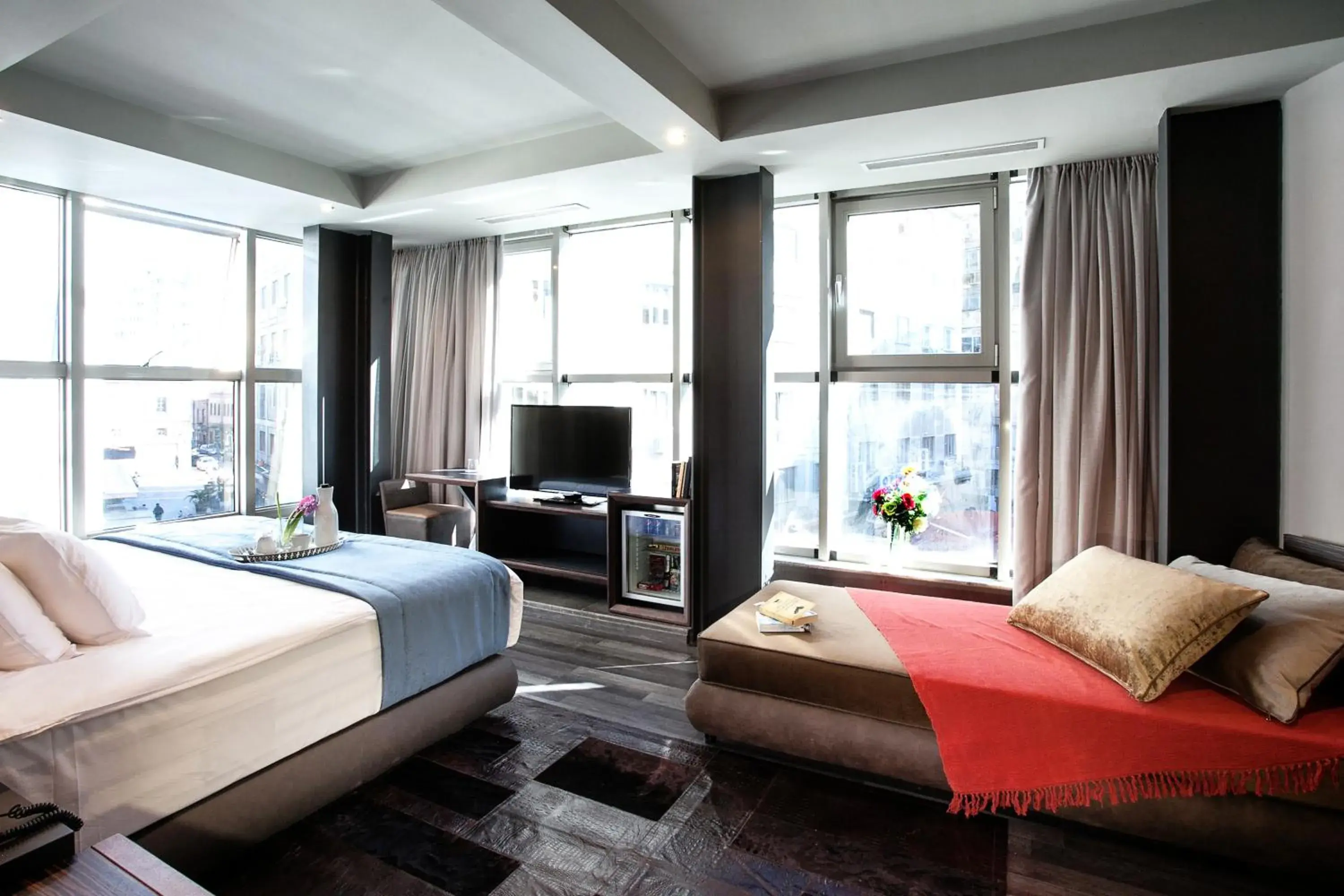 TV and multimedia, Bed in Diamond Suites, Philian Hotels and Resorts TV and multimedia, Bed in Diamond Suites, Philian Hotels and Resorts