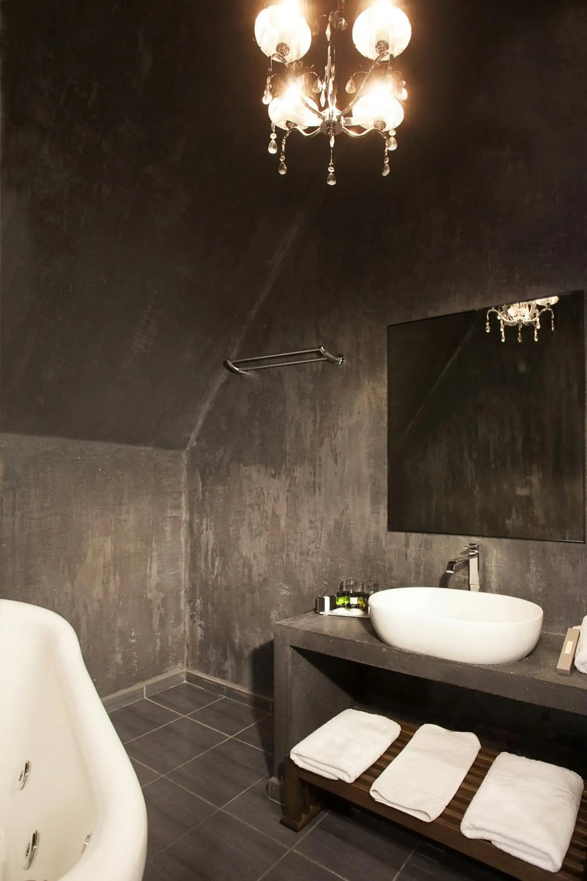 Bathroom in Diamond Suites, Philian Hotels and Resorts Bathroom in Diamond Suites, Philian Hotels and Resorts