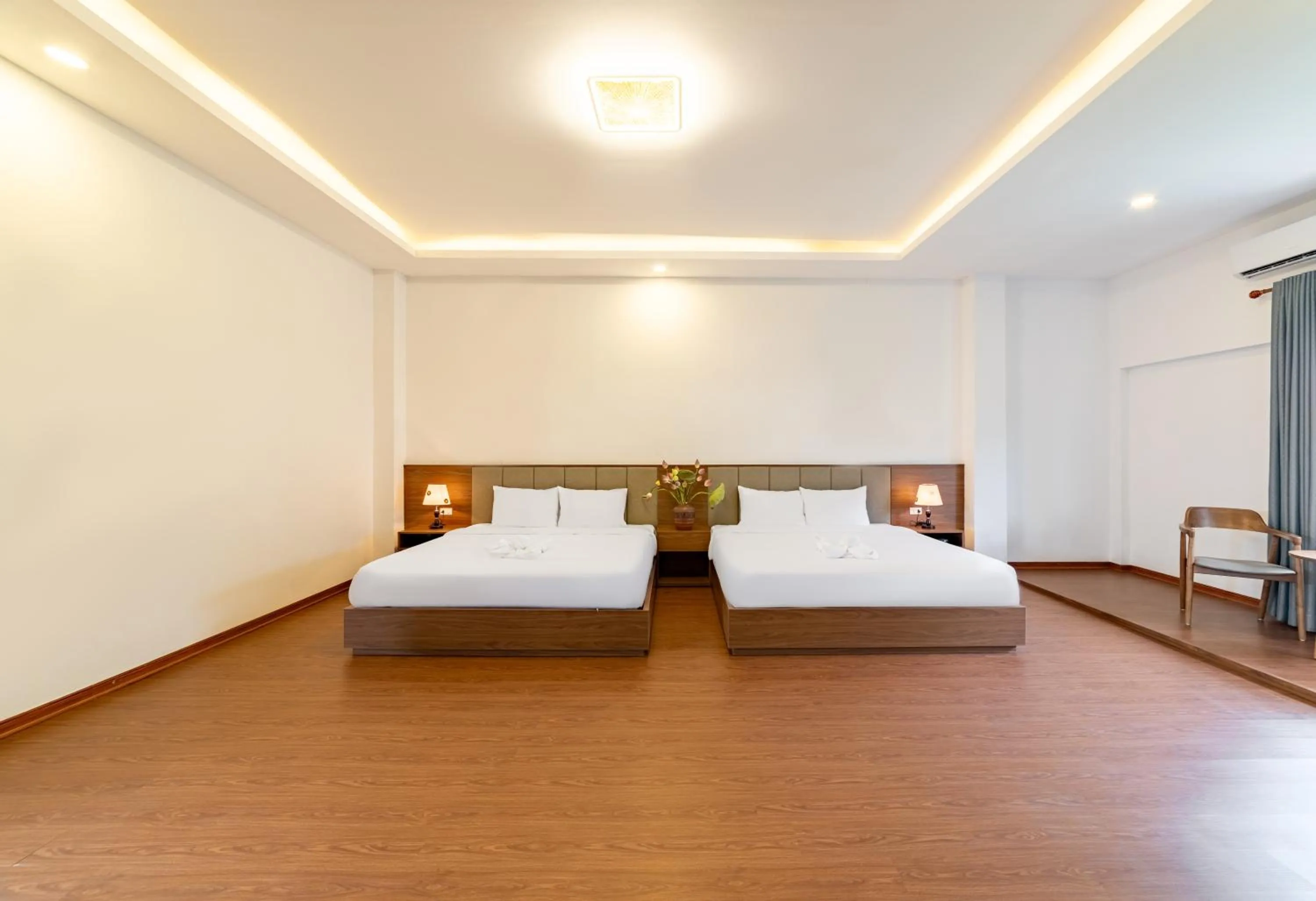 Bedroom, Bed in Peaceful Hotel