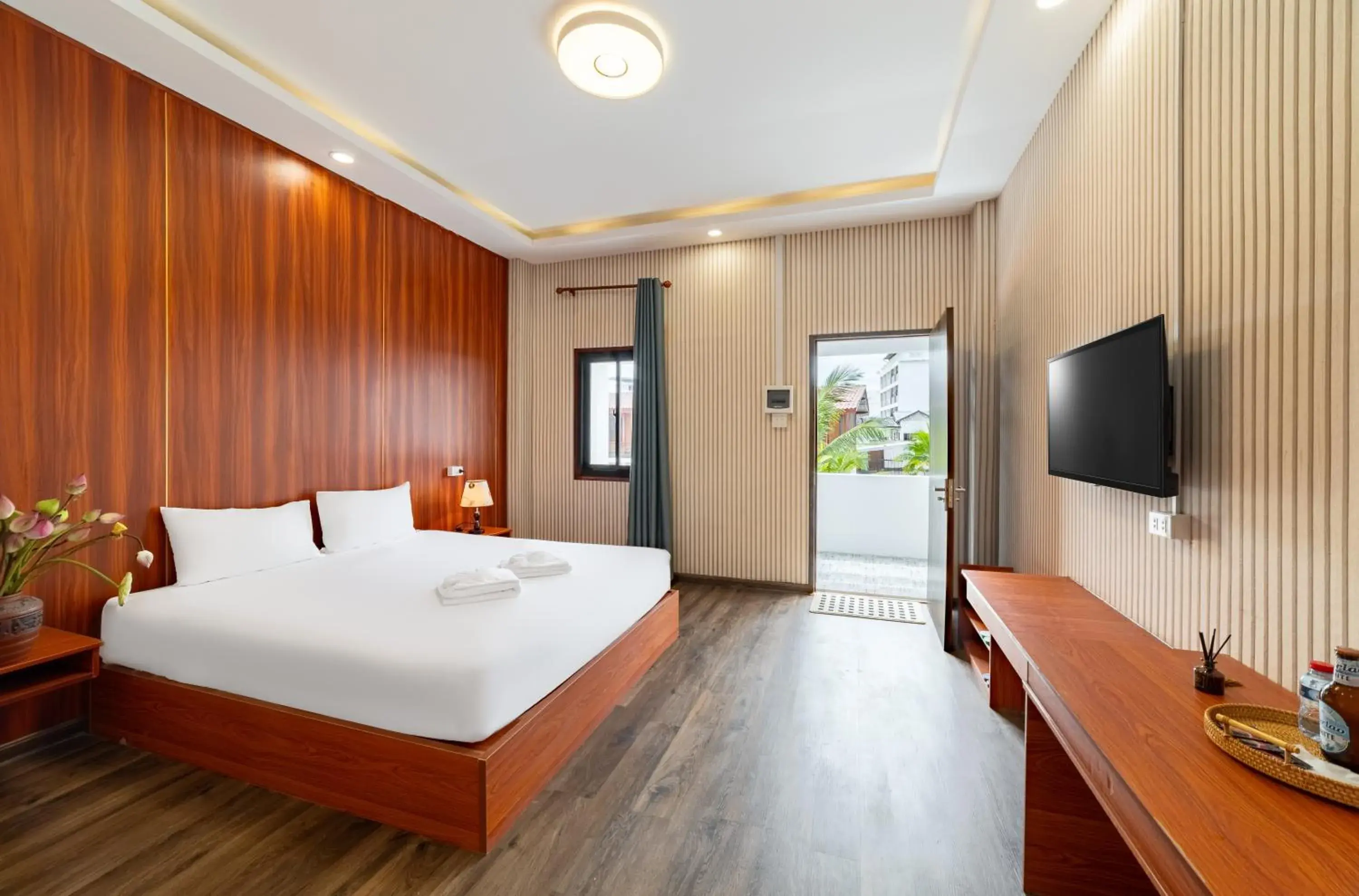 Bedroom, Bed in Peaceful Hotel Bedroom, Bed in Peaceful Hotel