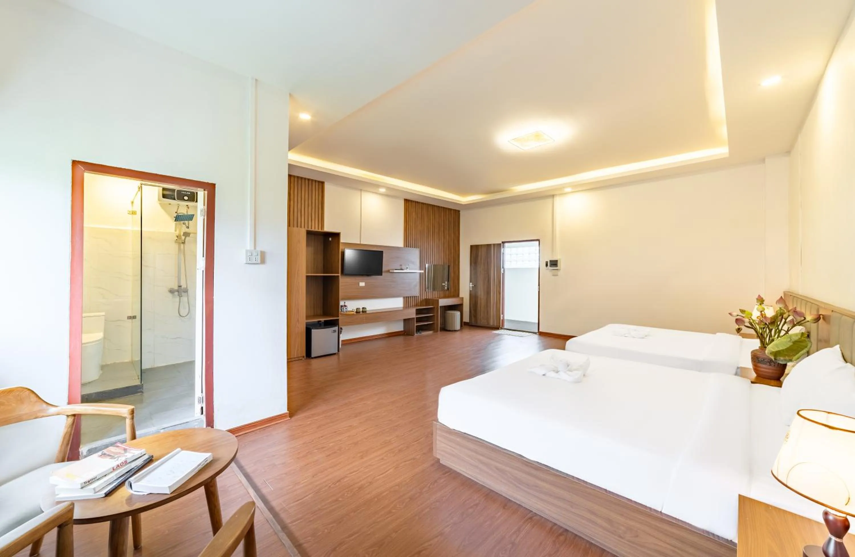 Bedroom, Bed in Peaceful Hotel