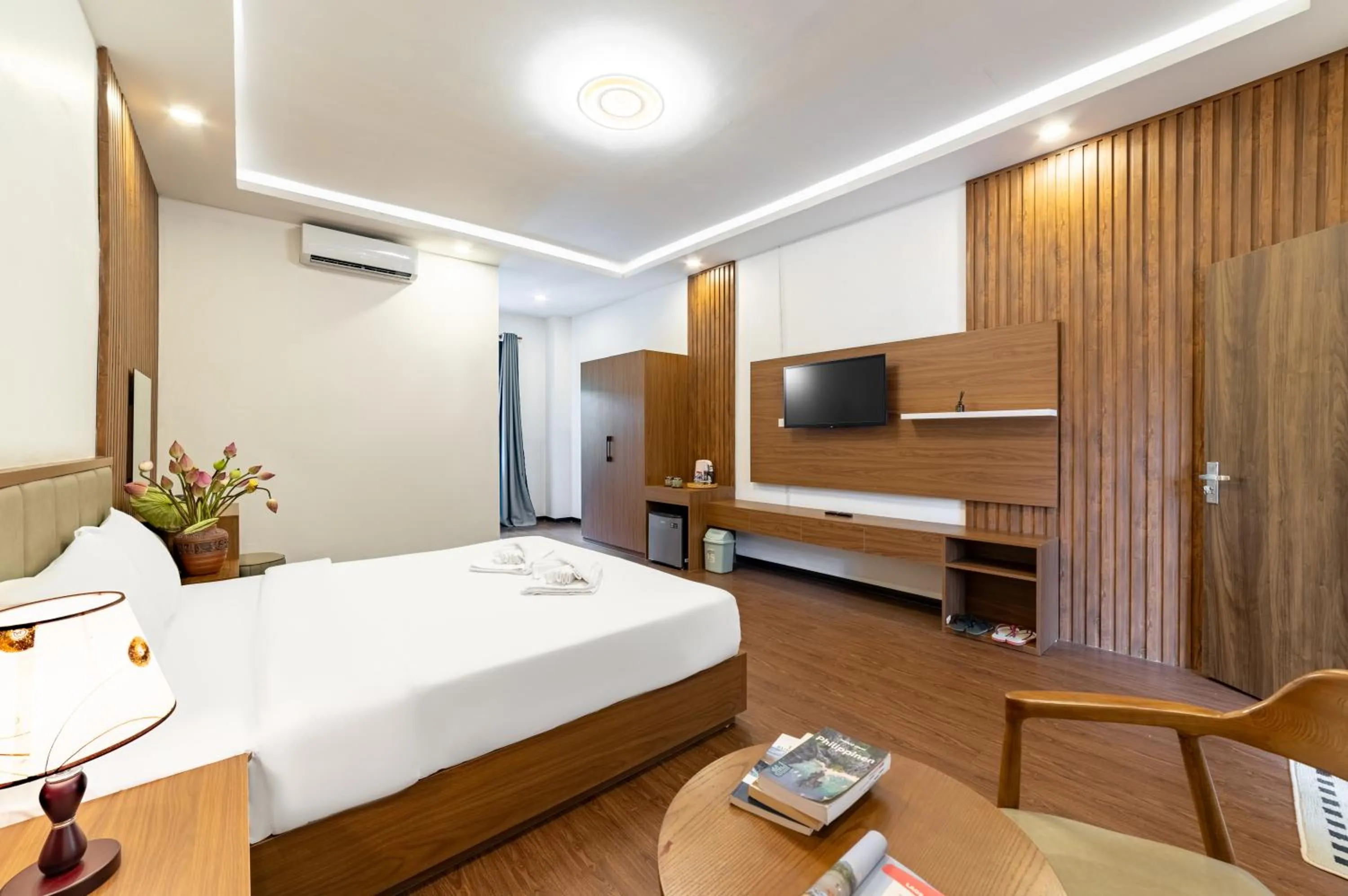 Bedroom, Bed in Peaceful Hotel