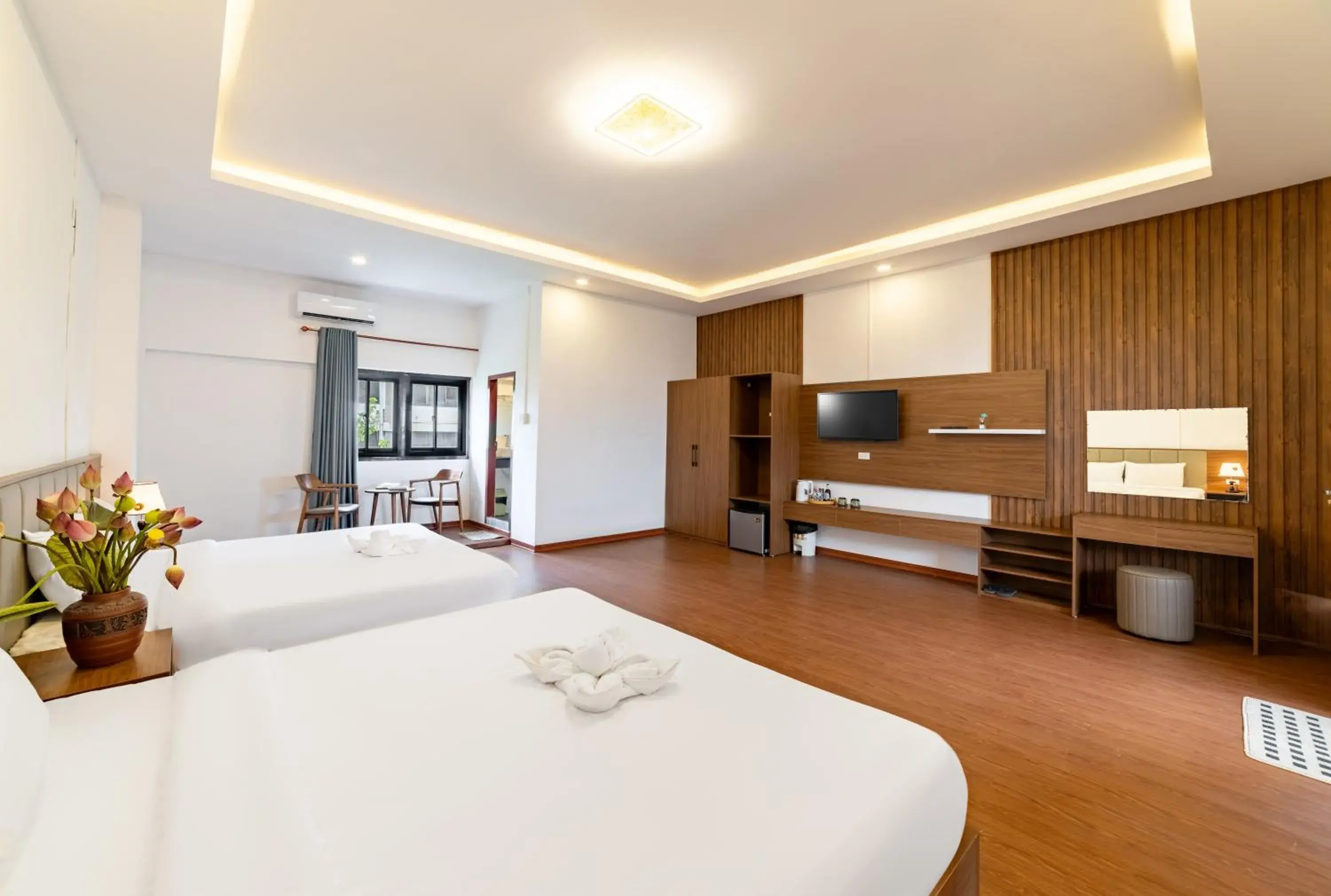 Bedroom, Bed in Peaceful Hotel Bedroom, Bed in Peaceful Hotel