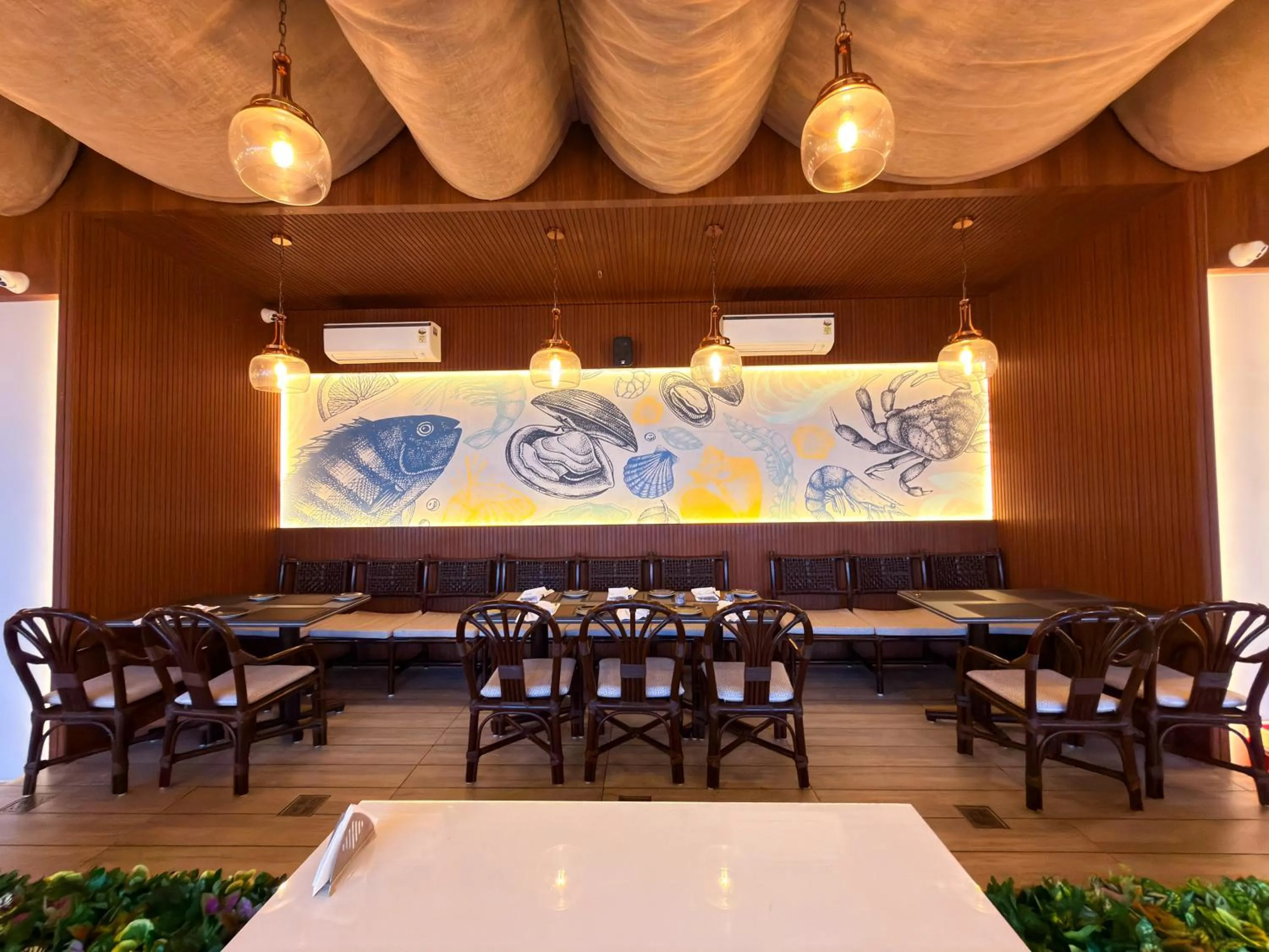 Restaurant/places to eat in The Fern Residency, Porbandar