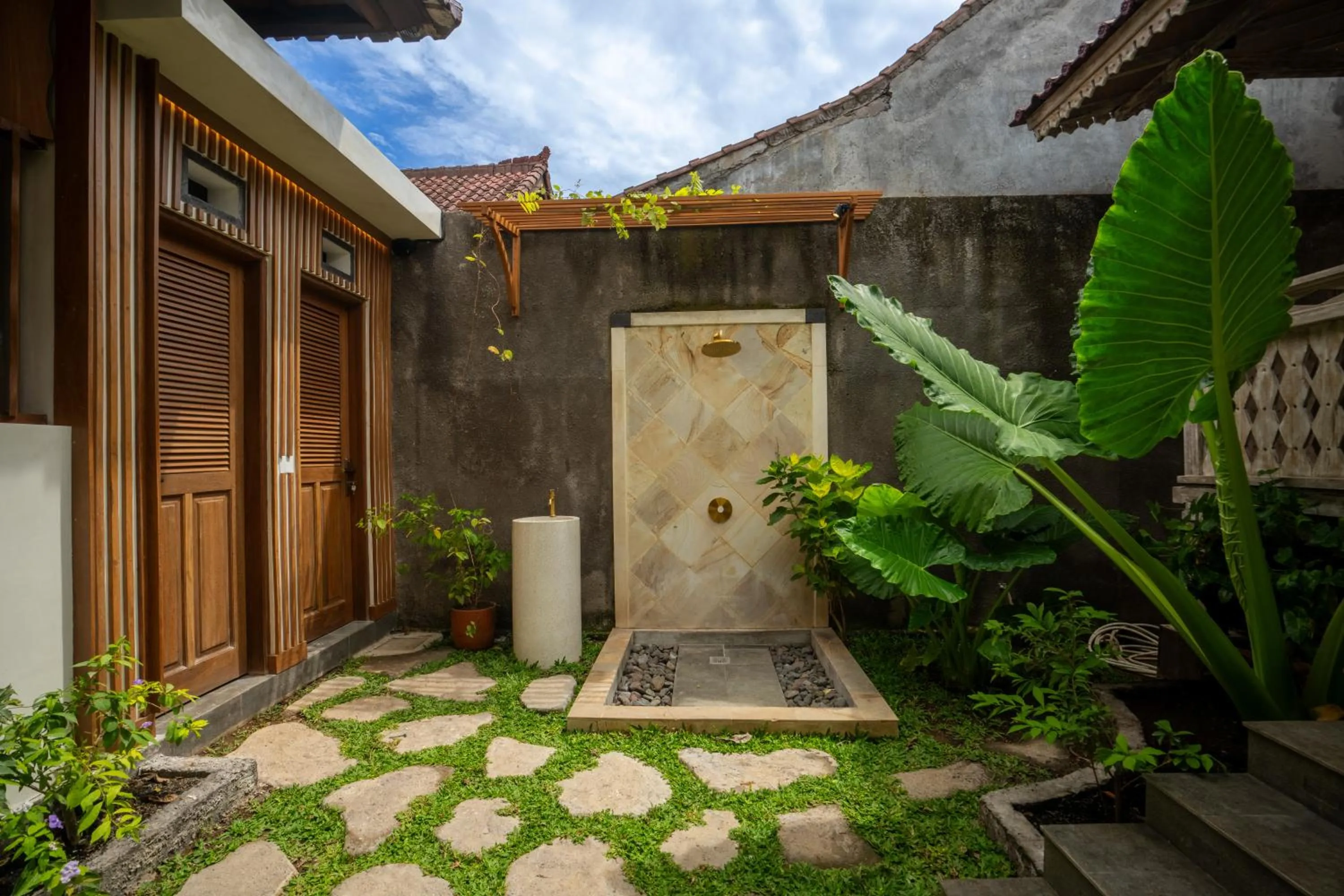 Garden in Meraki Luxury Villa