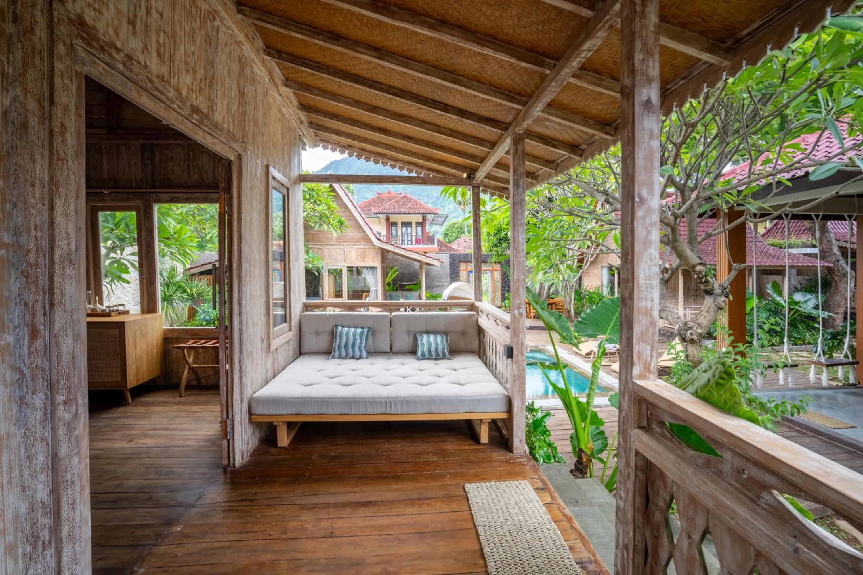 Balcony/Terrace, Bed in Meraki Luxury Villa