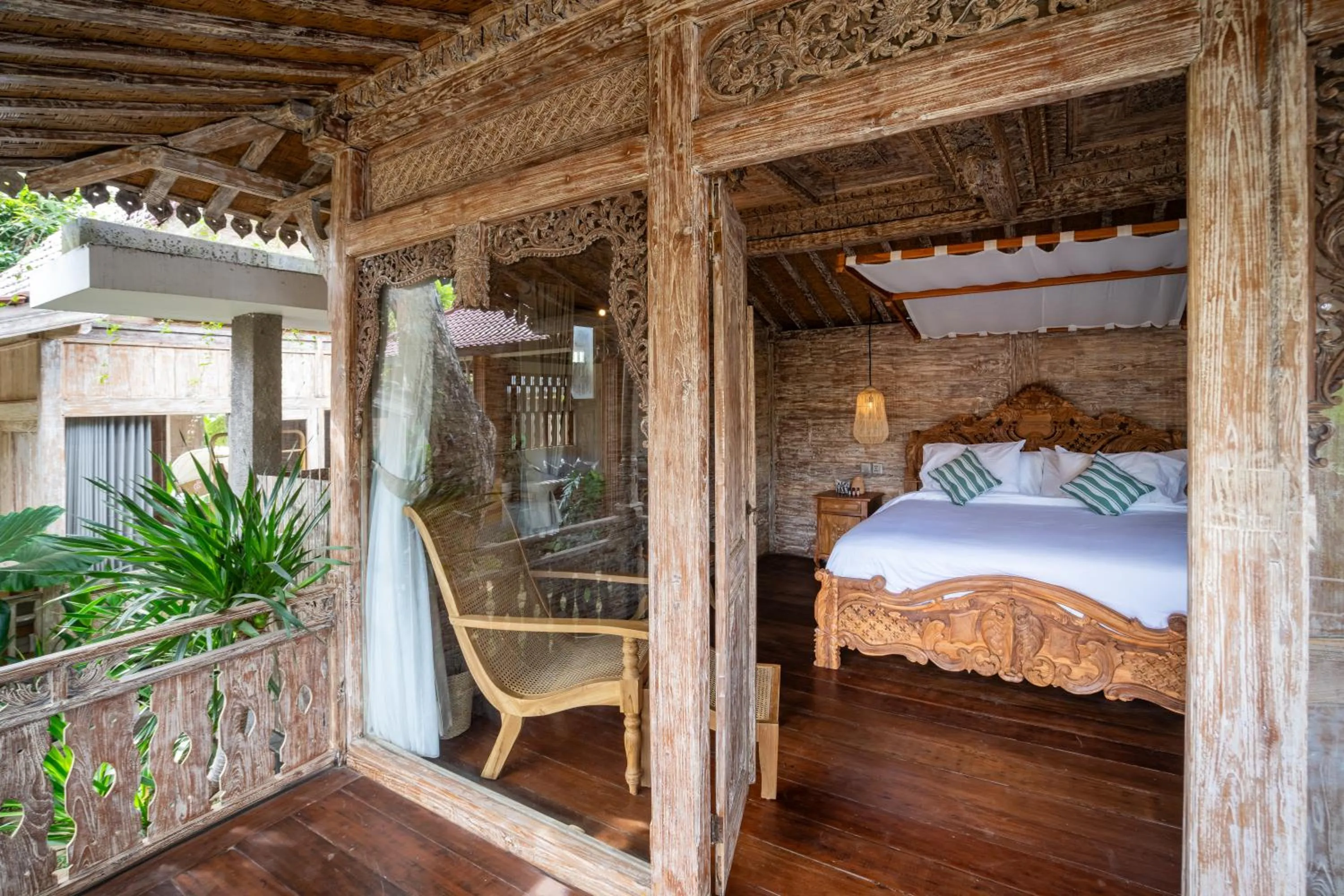 Balcony/Terrace, Bed in Meraki Luxury Villa