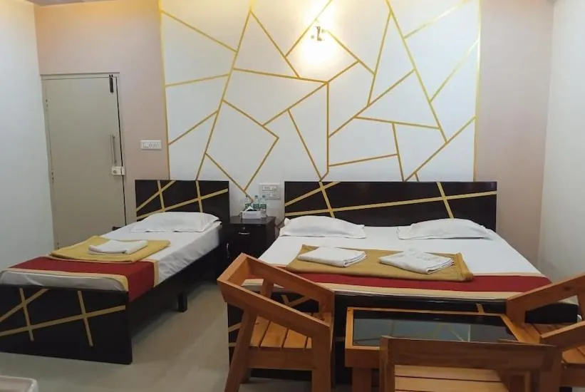 Bed in Royal comfort Inn