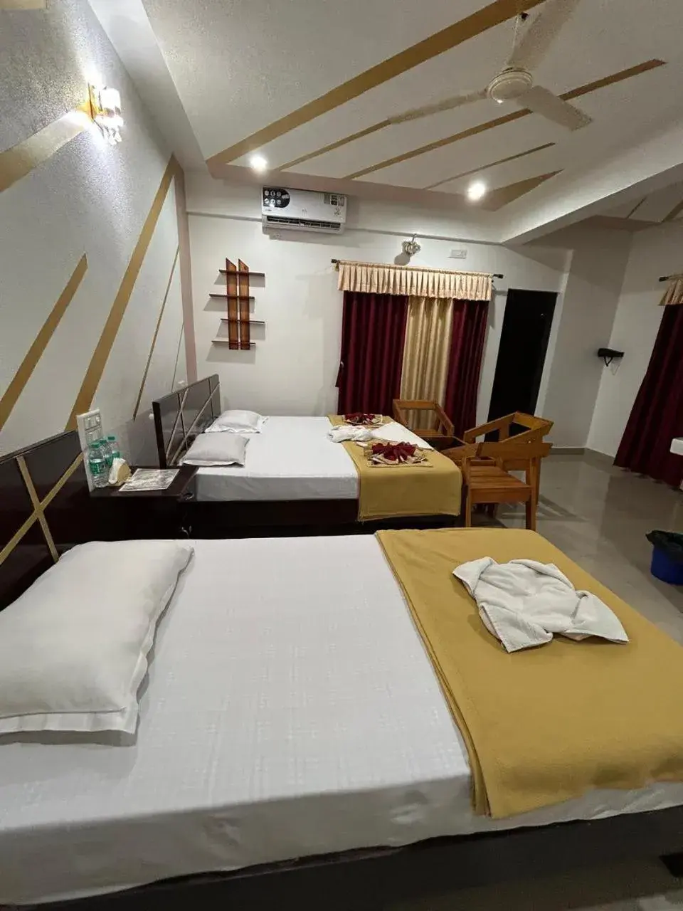 Bed in Royal comfort Inn Bed in Royal comfort Inn